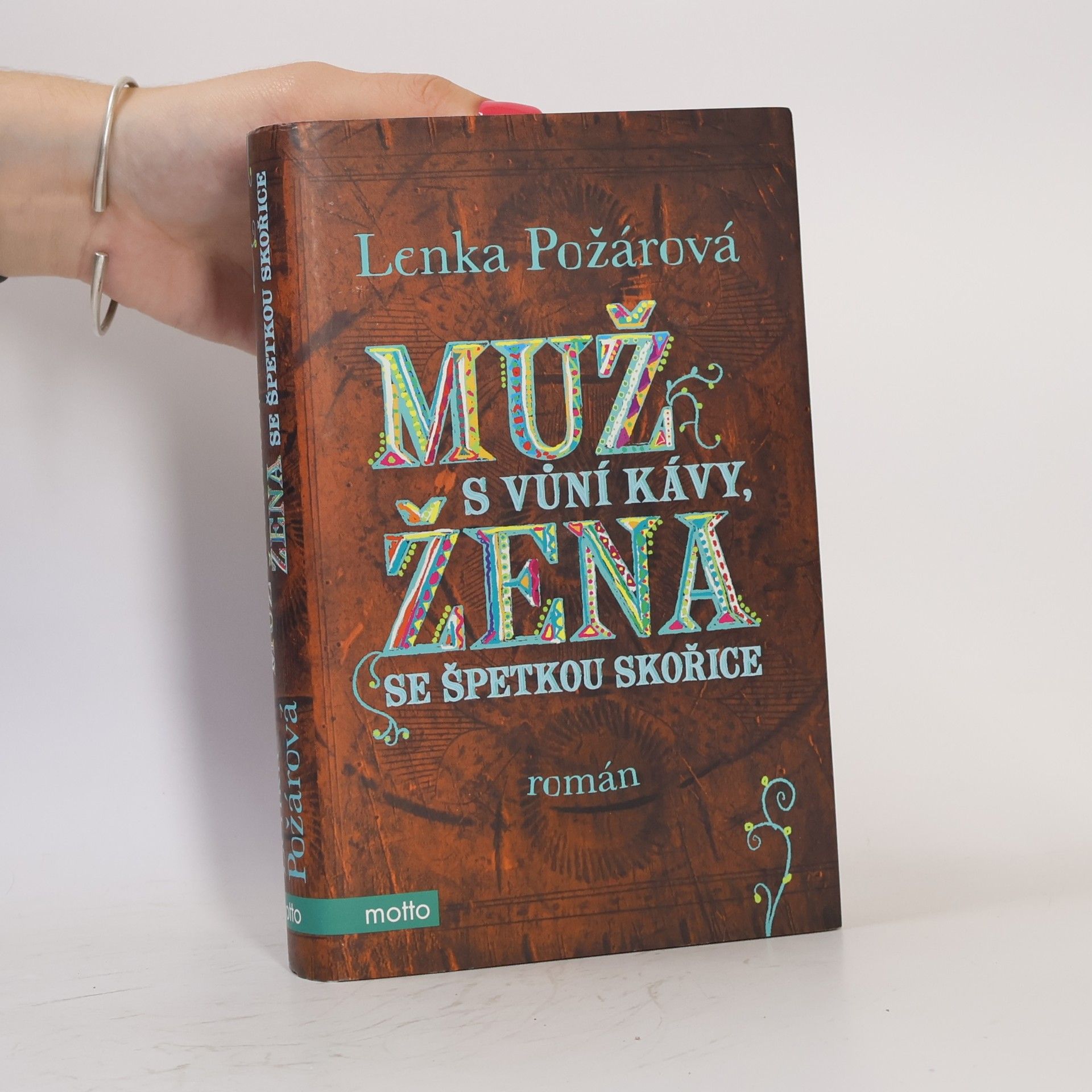 Lenka Požárová Muž s vůní kávy, žena se špetkou skořice