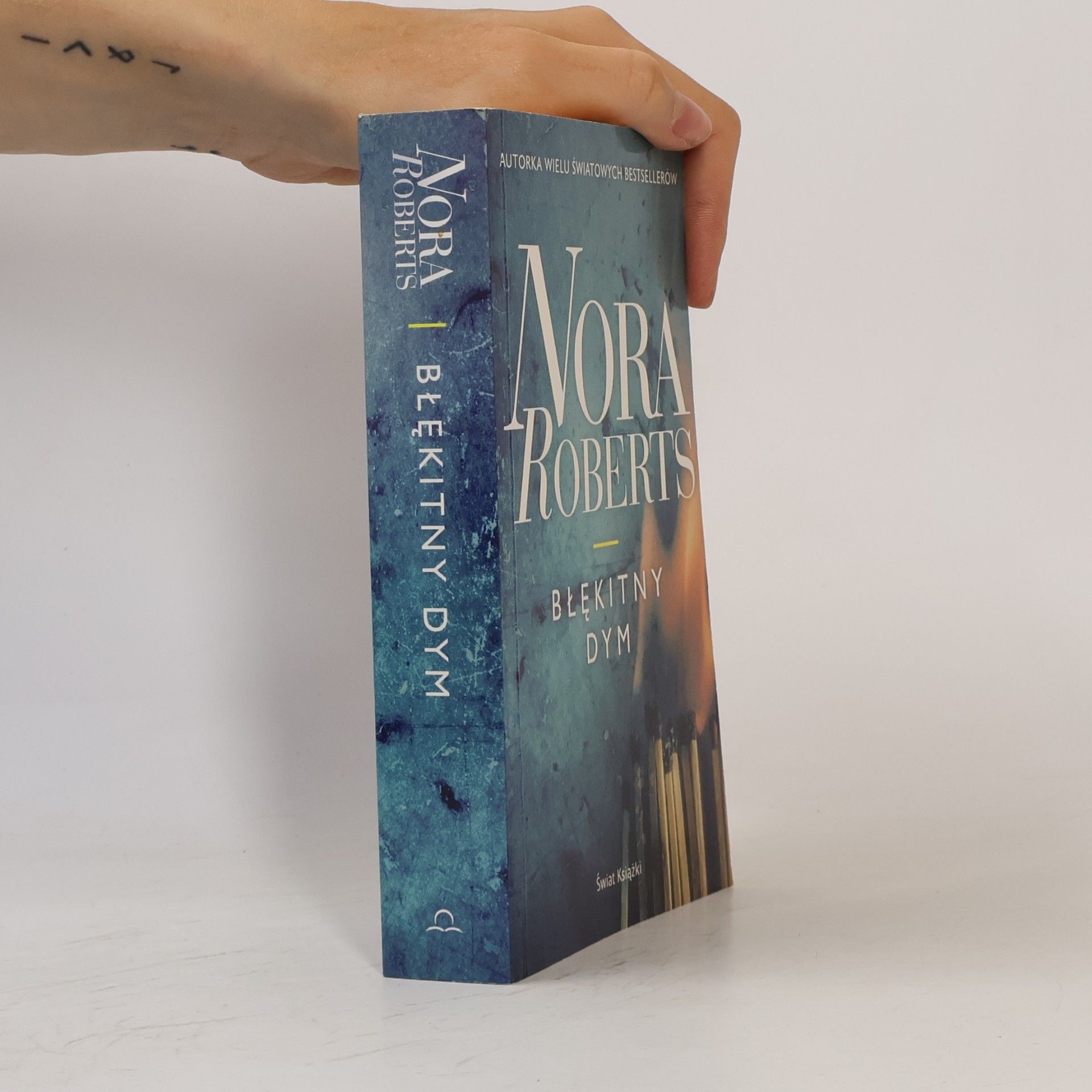 Nora Roberts Błękitny dym