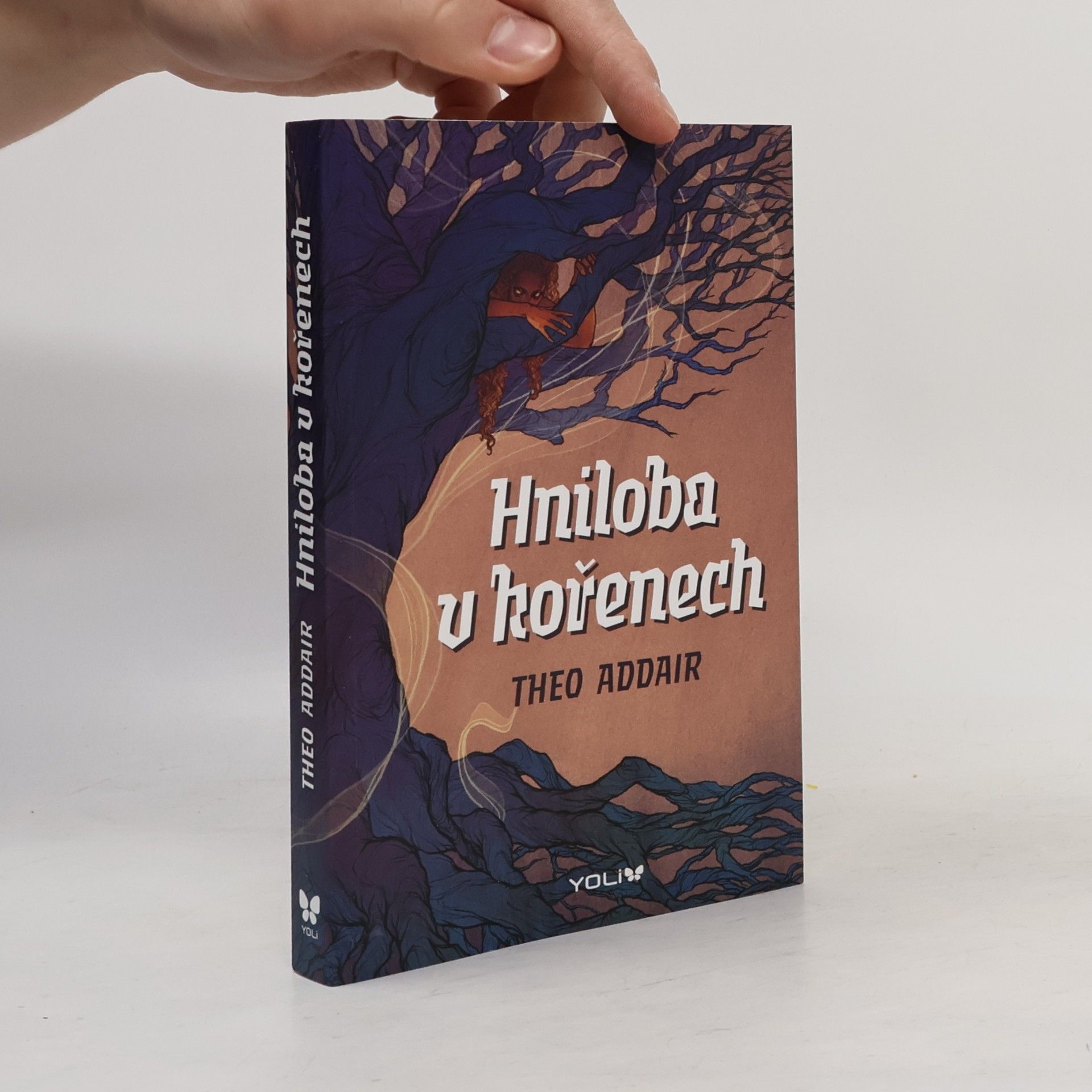 Theo Addair Hniloba v kořenech
