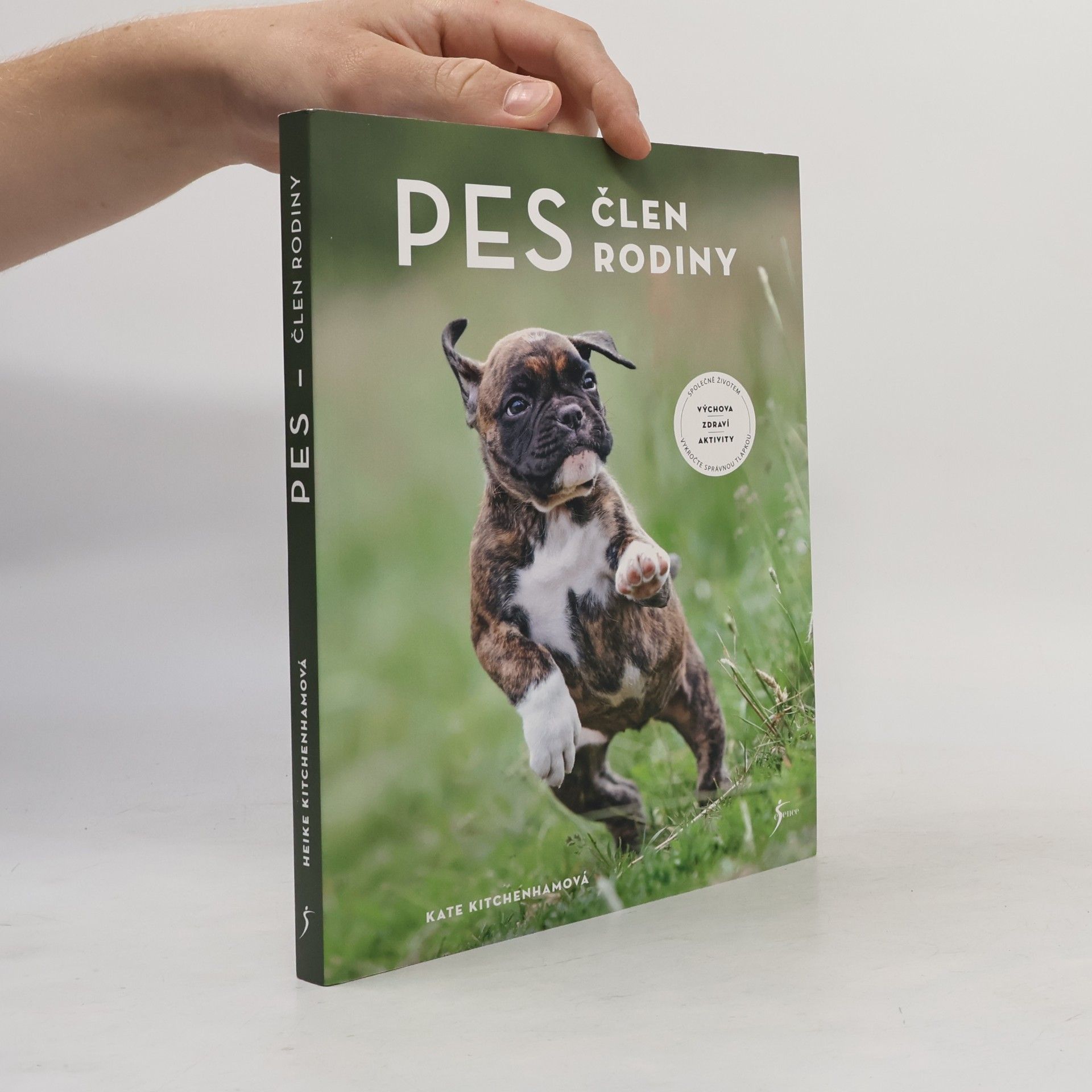 Kate Kitchenham Pes: člen rodiny