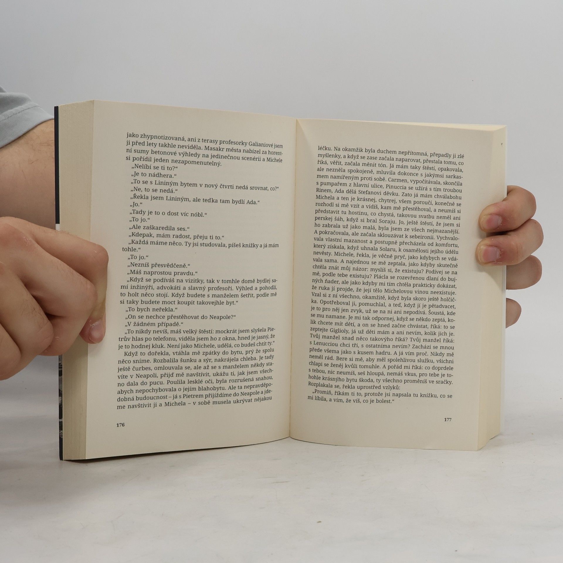 Elena Ferrante Geniální přítelkyně 3. Příběh těch, co odcházejí, a těch, kteří zůstanou