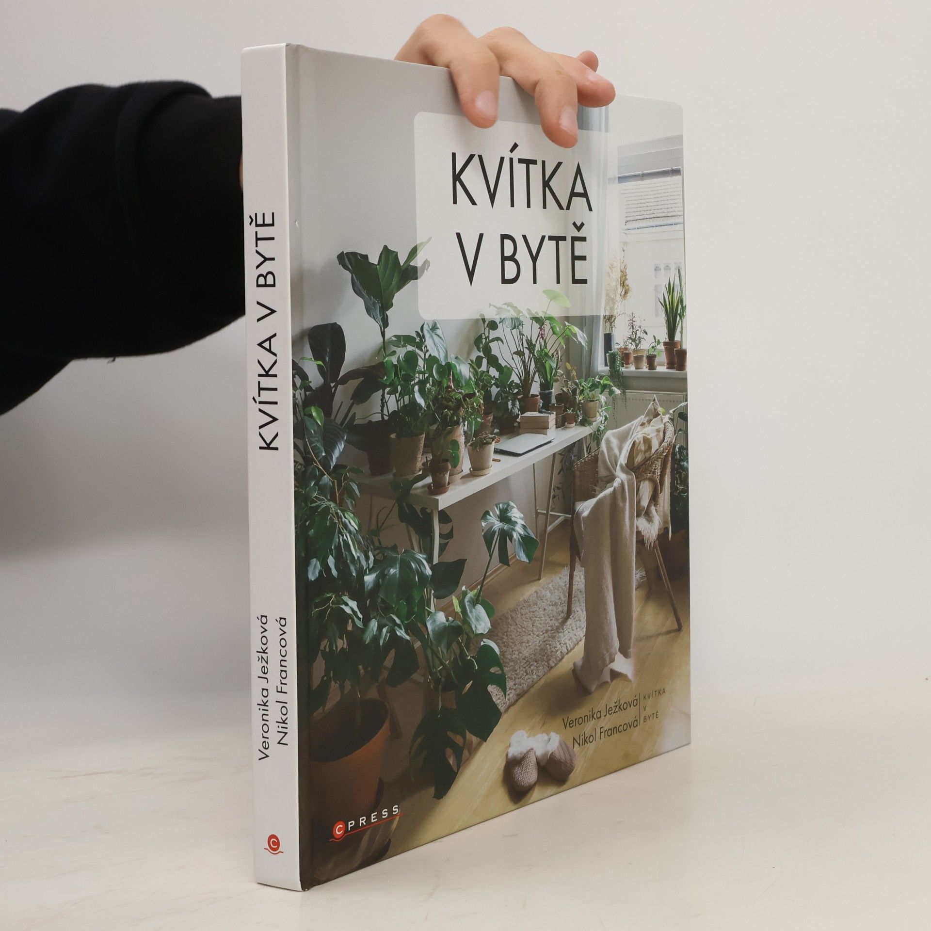 Nikol Francová Kvítka v bytě