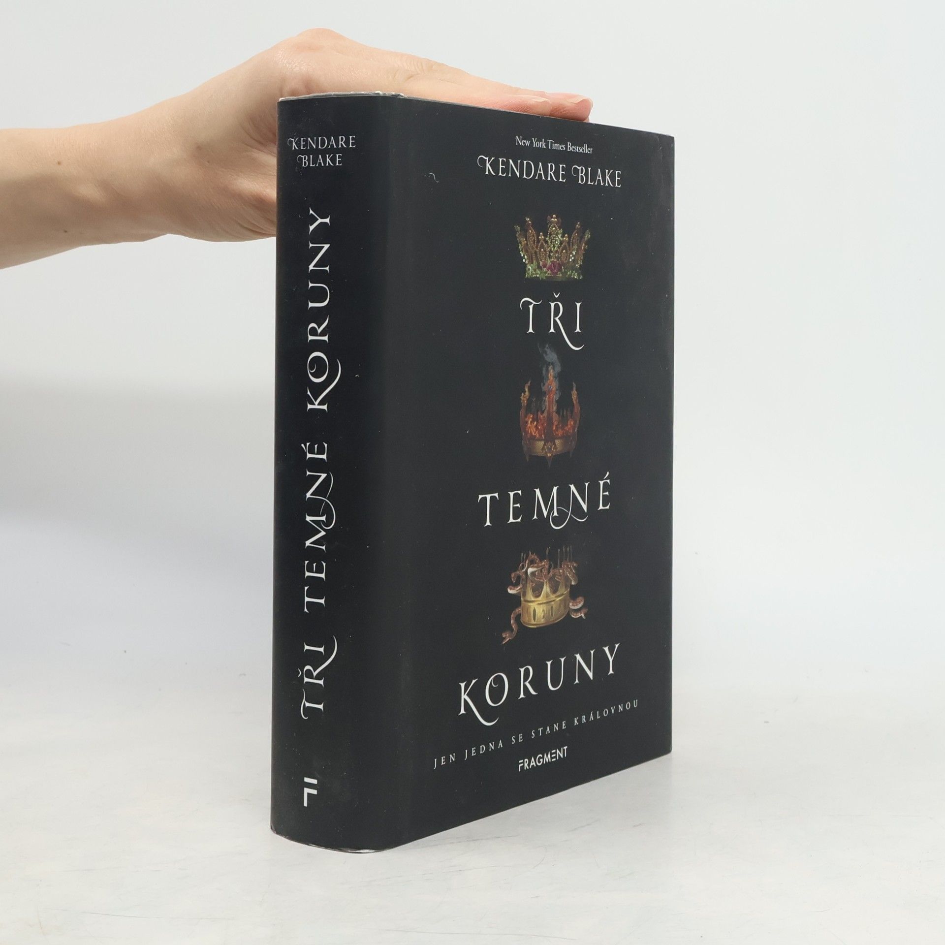 Kendare Blake Tři temné koruny