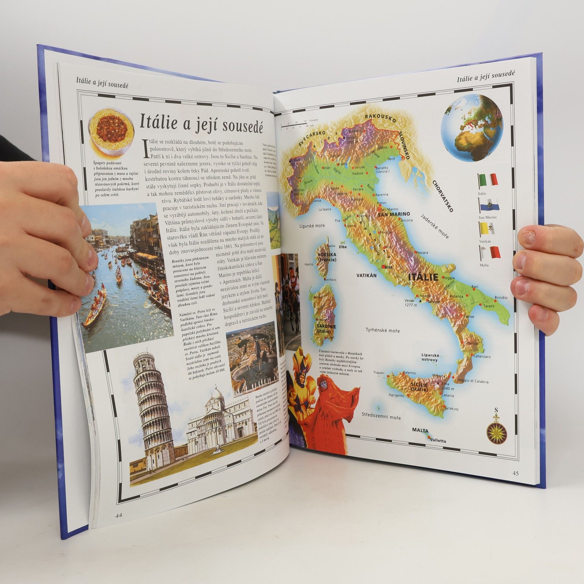 Philip Steele Školní atlas světa