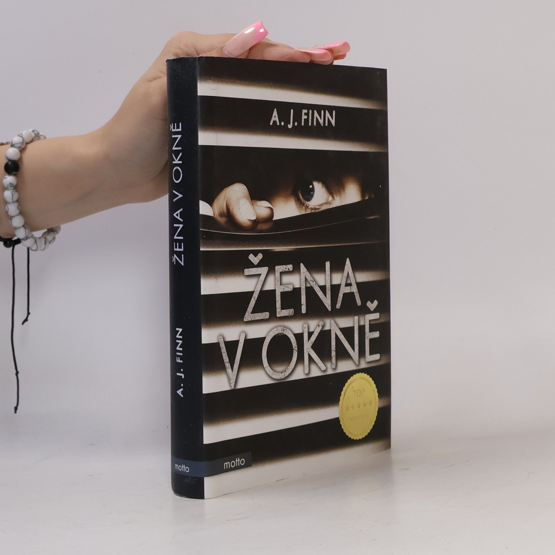 Žena v okně