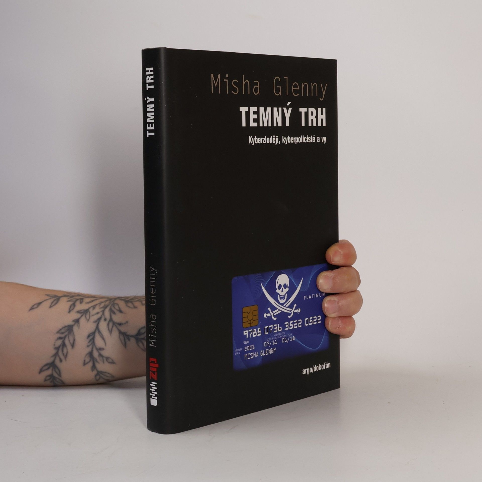 Misha Glenny Temný trh : kyberzloději, kyberpolicisté a vy