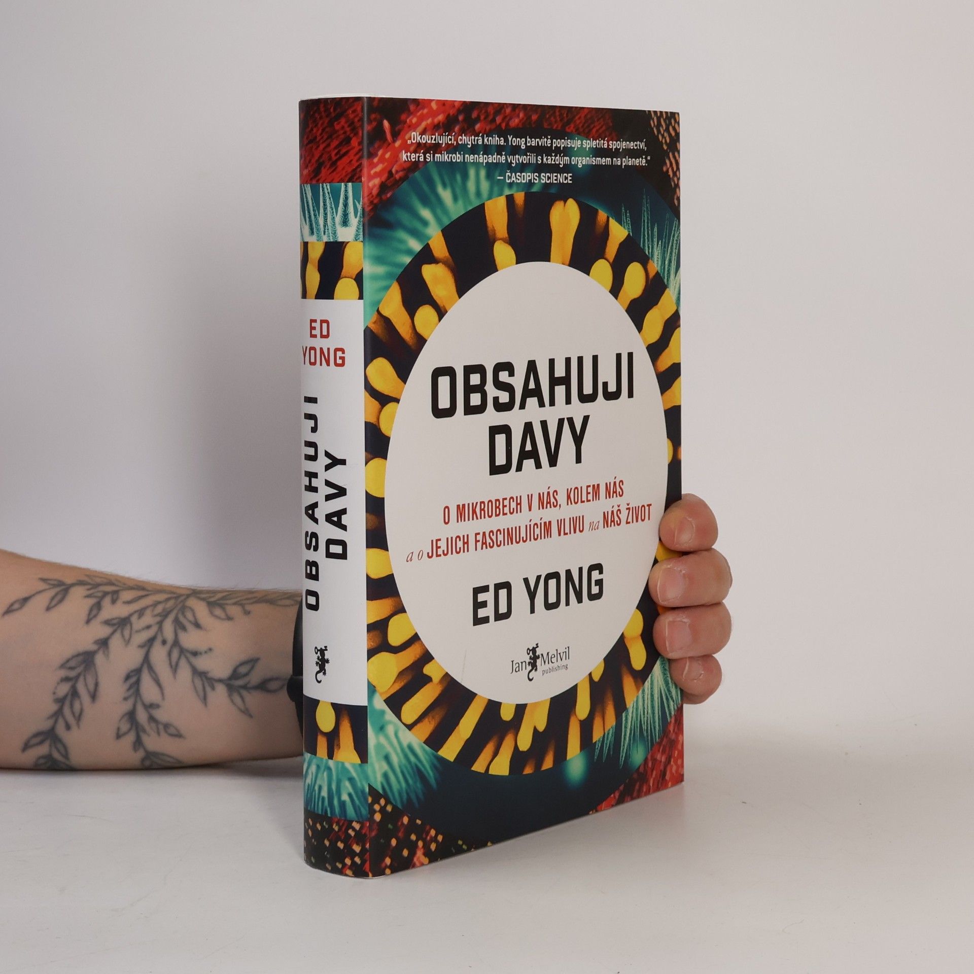 Obsahuji davy: O mikrobech v nás, kolem nás a o jejich fascinujícím vlivu na náš život