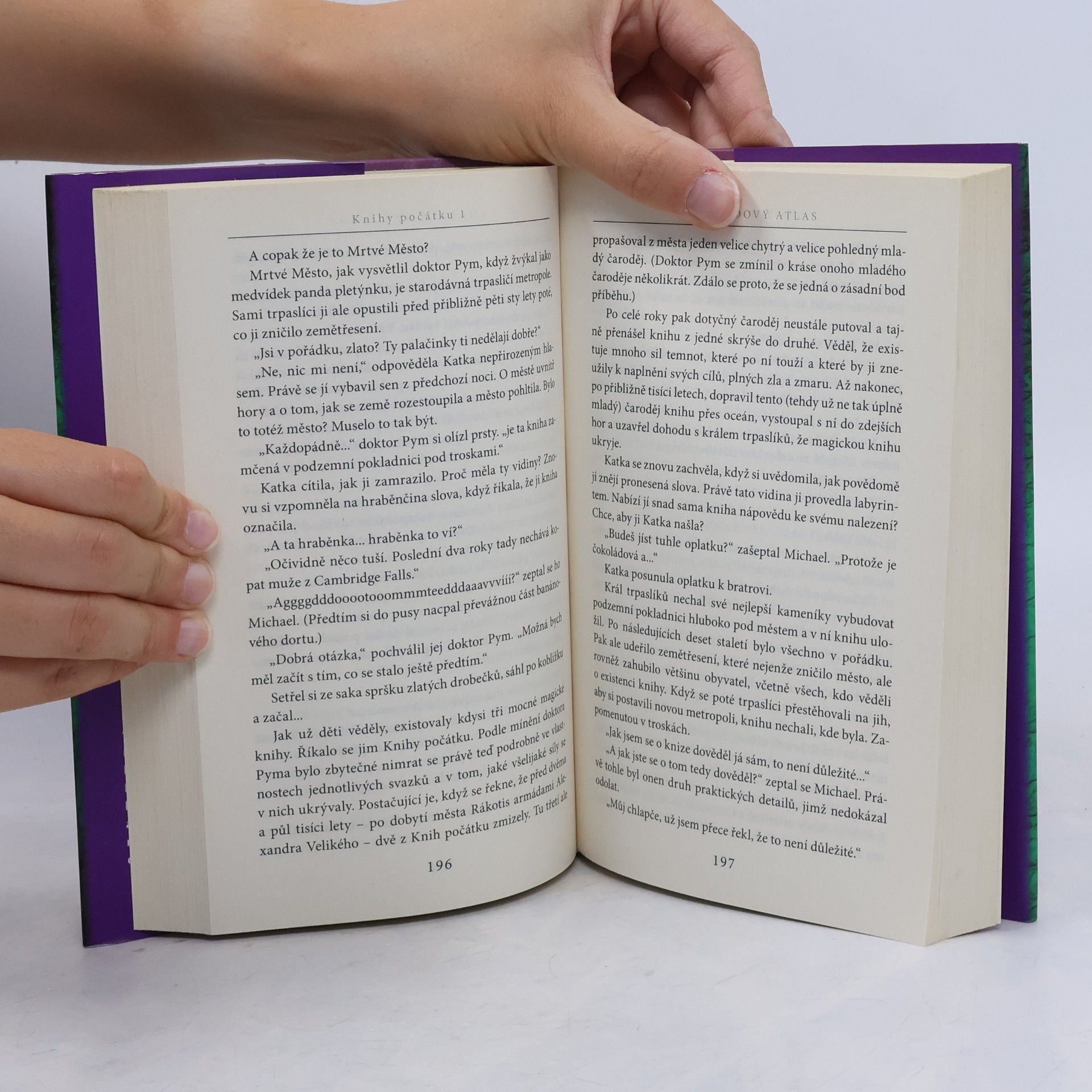 John Stephens Knihy počátku. 1. Smaragdový atlas