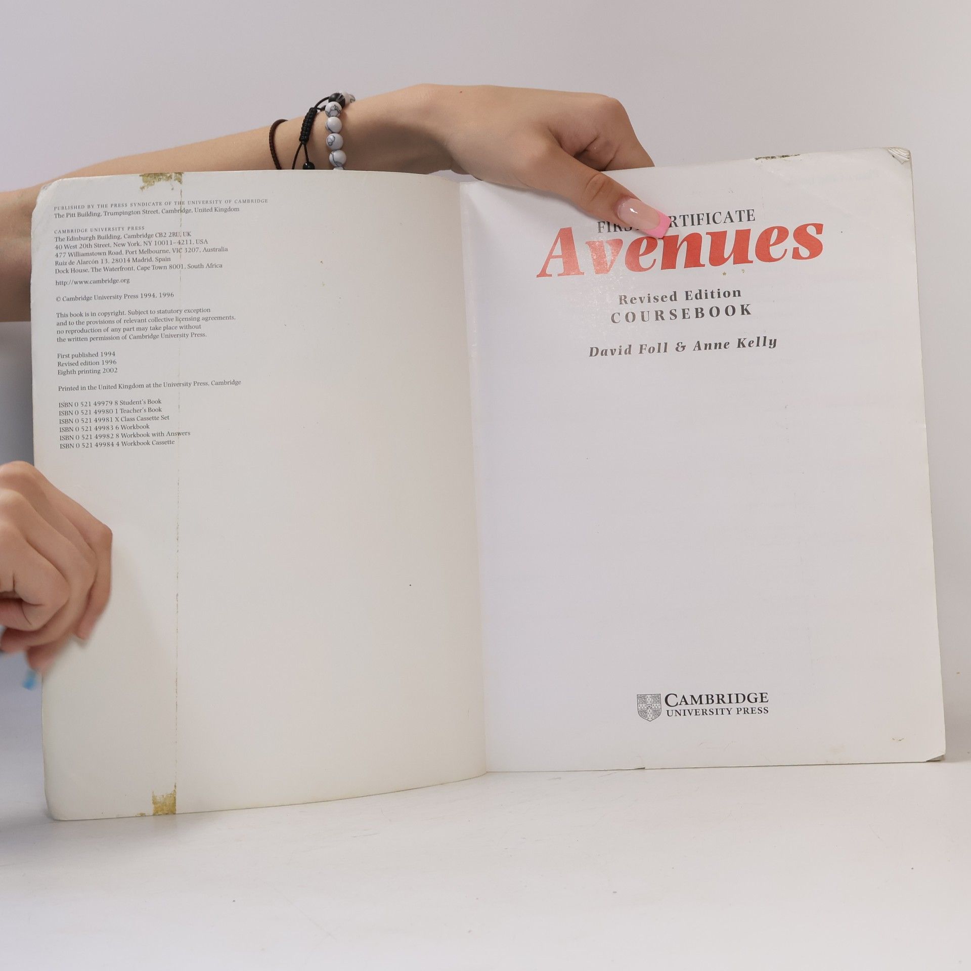 David Foll First Certificate avenues. Coursebook