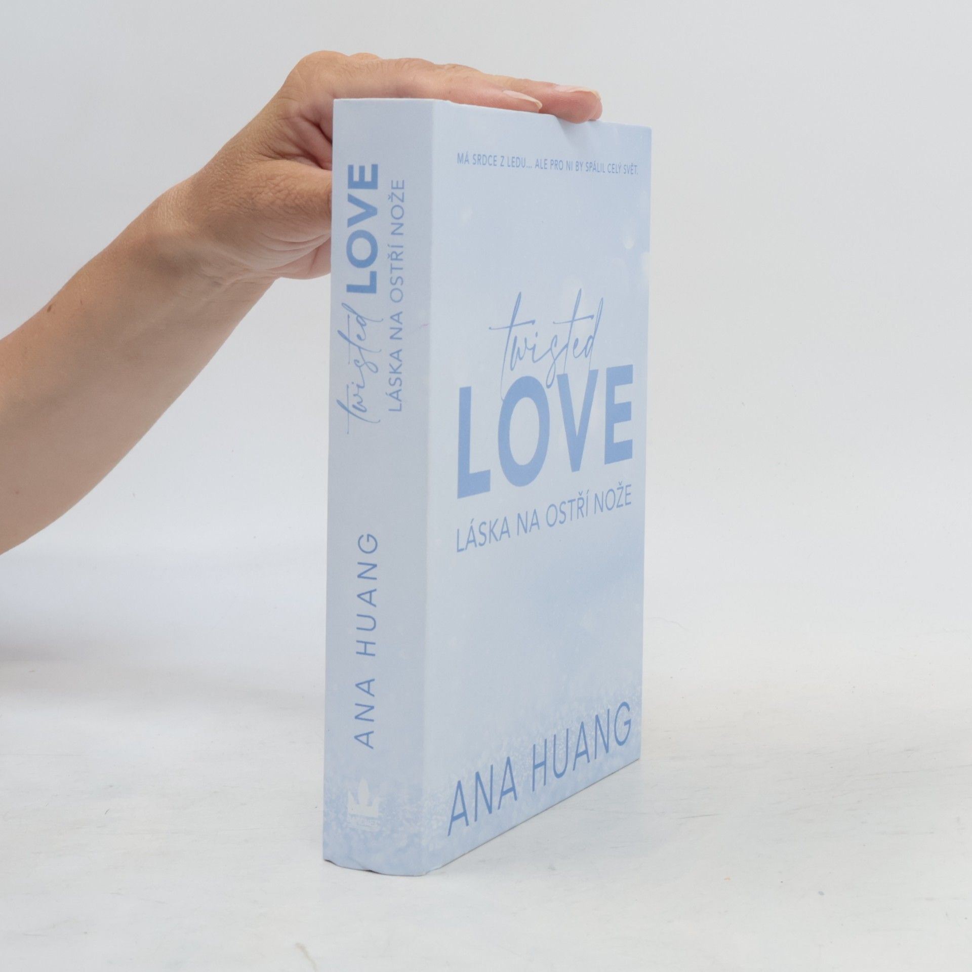 Ana Huang Twisted Love. Láska na ostří nože