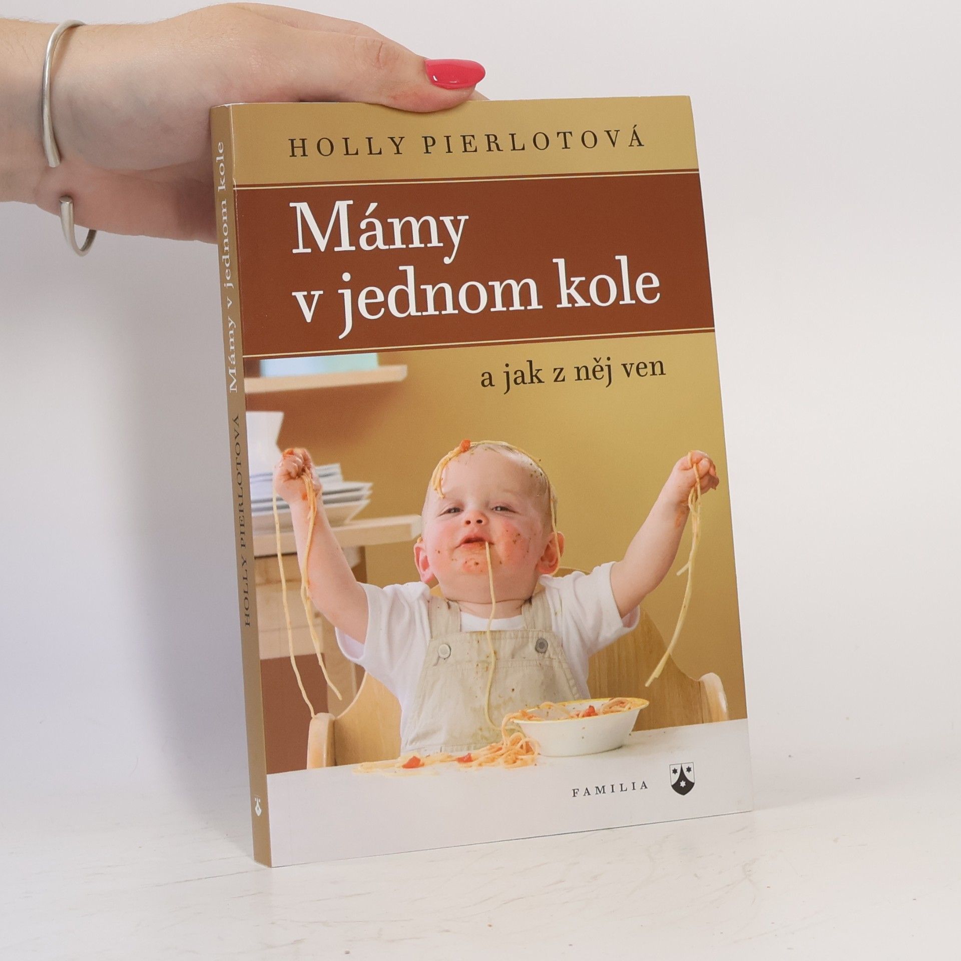 Holly Pierlot Mámy v jednom kole