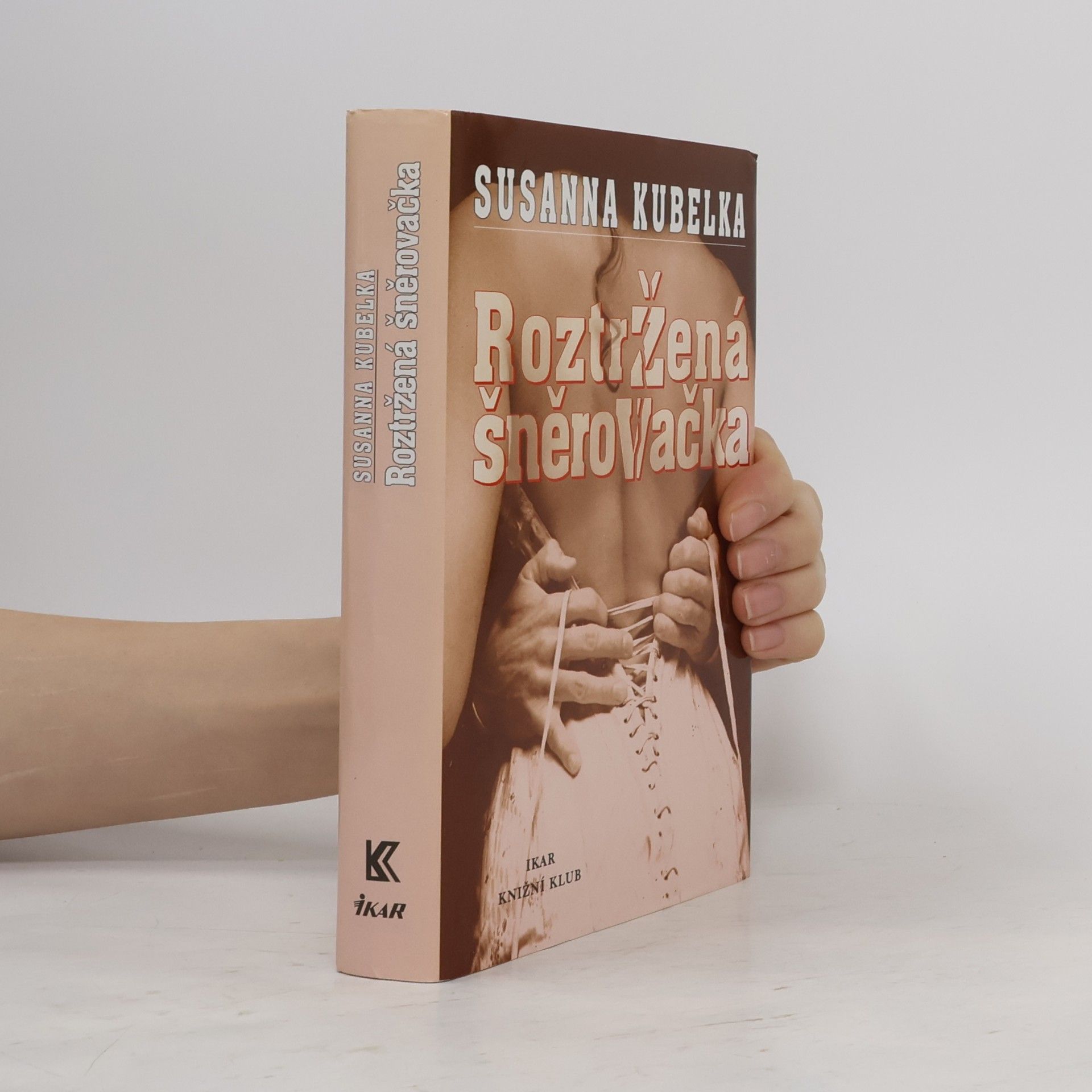 Susanna Kubelka Roztržená šněrovačka
