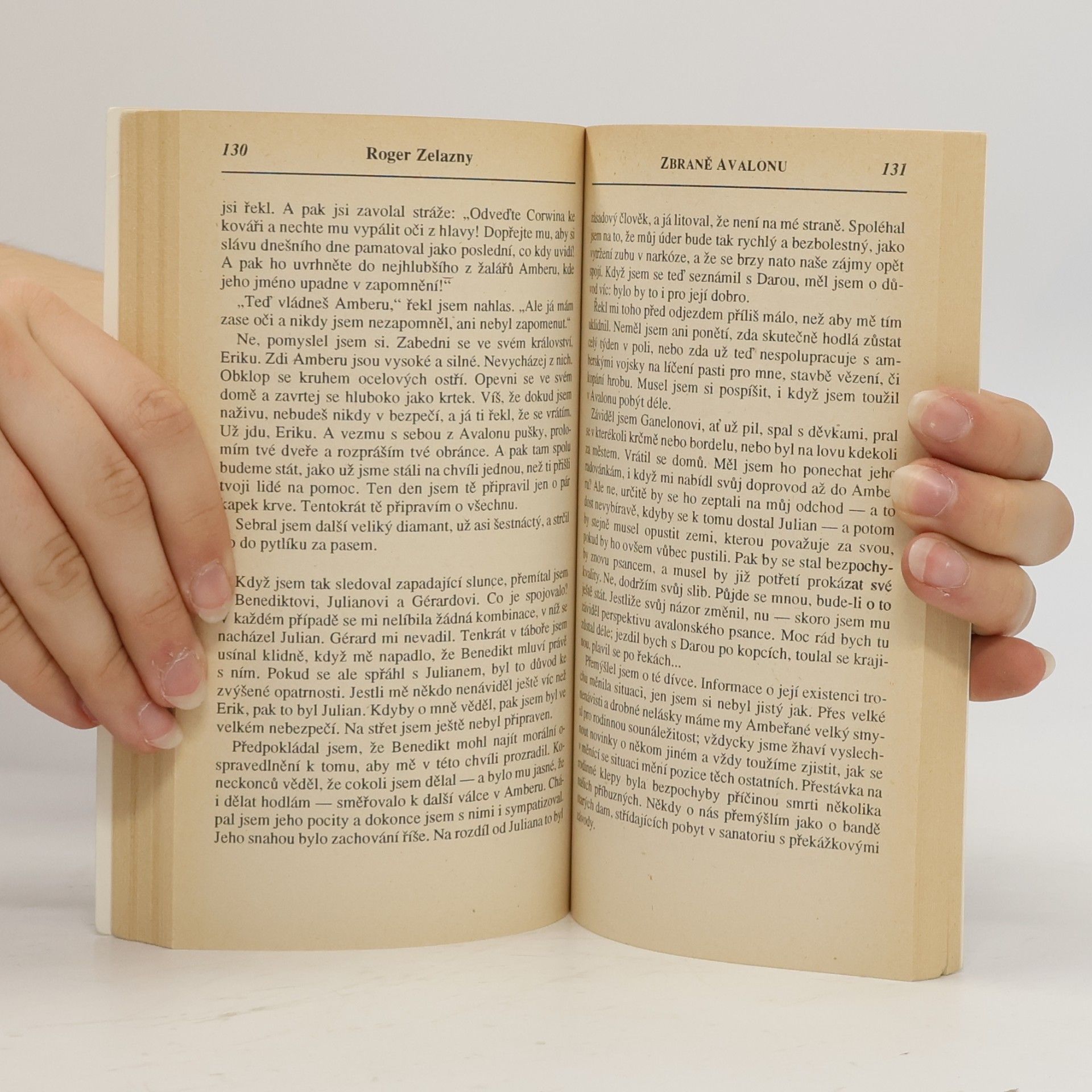 Roger Zelazny Tajemný Amber. Zbraně Avalonu
