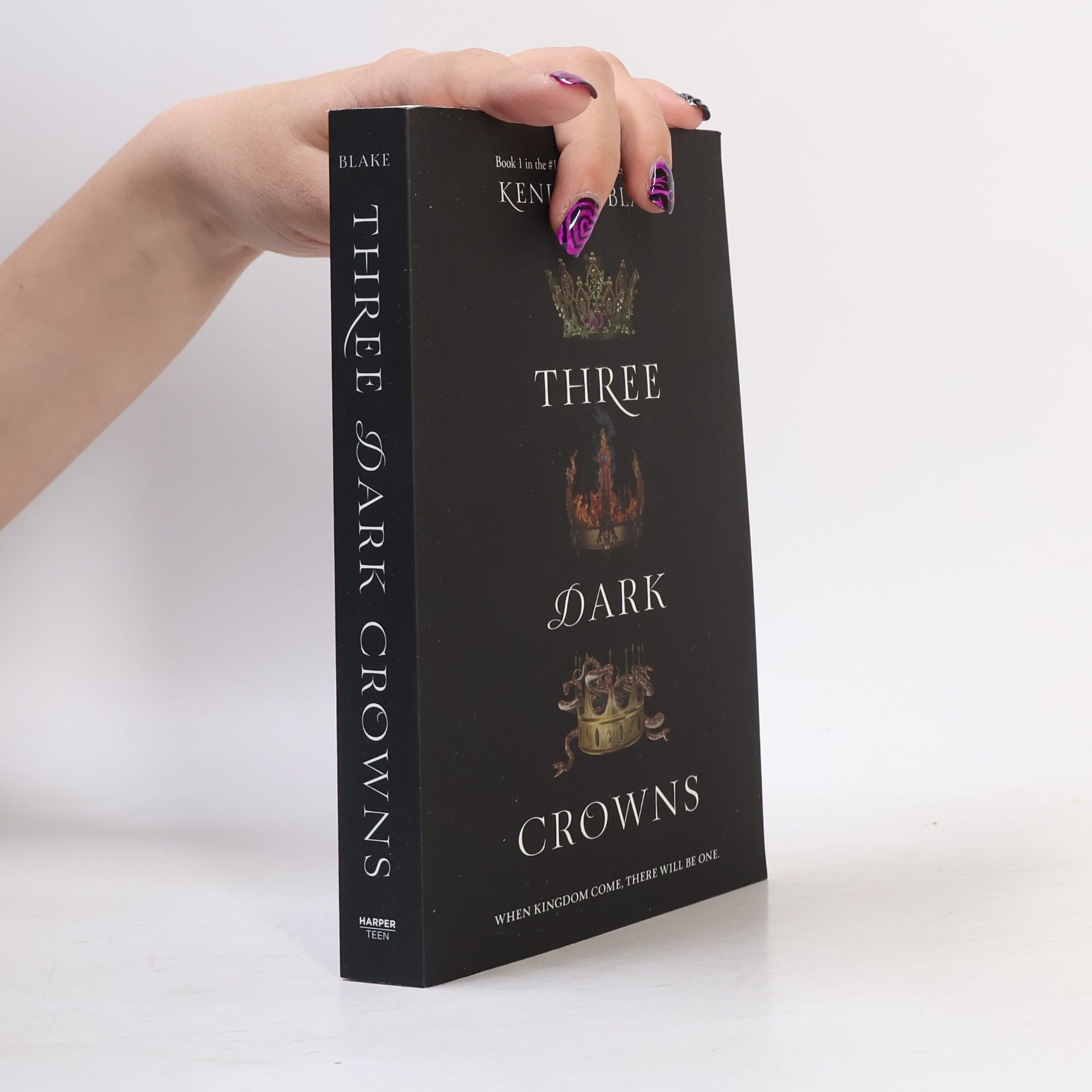 Kendare Blake Three Dark Crowns