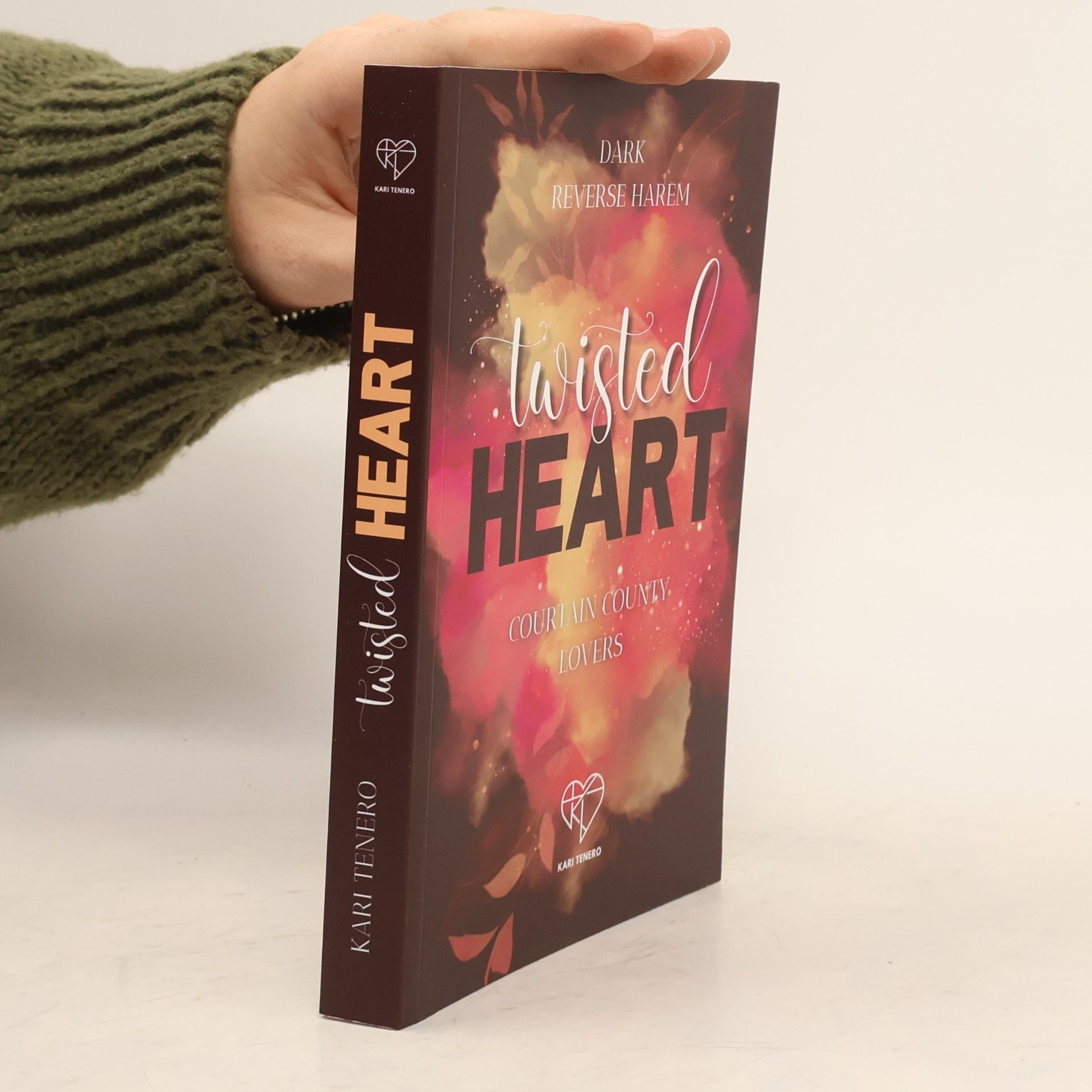 Kari Tenero Twisted Heart
