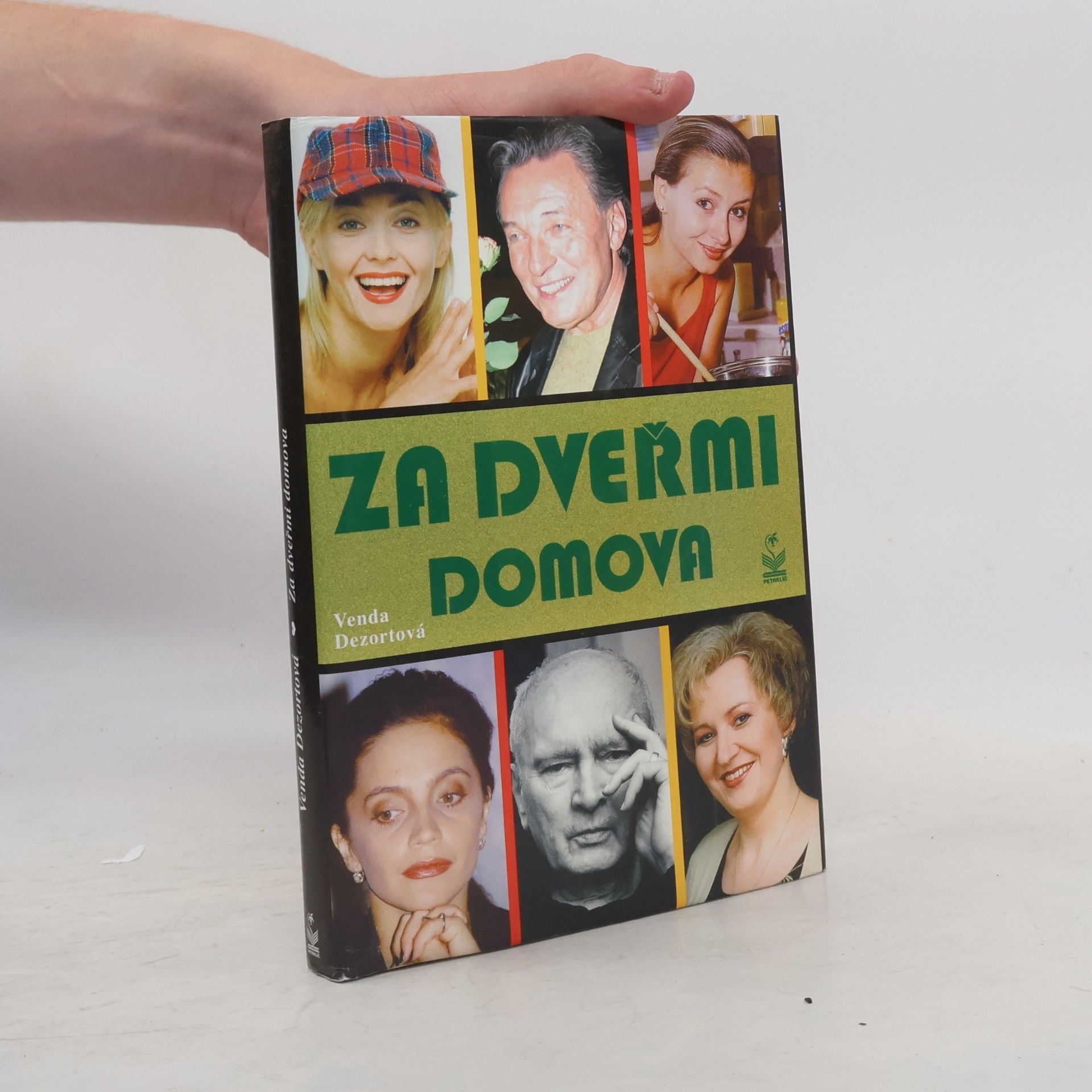 Věnceslava Dezortová Za dveřmi domova
