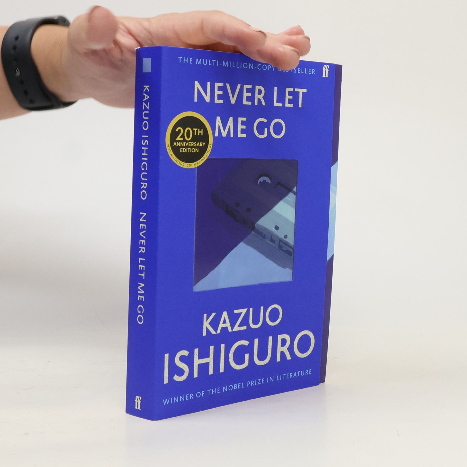Kazuo Ishiguro Never Let Me Go
