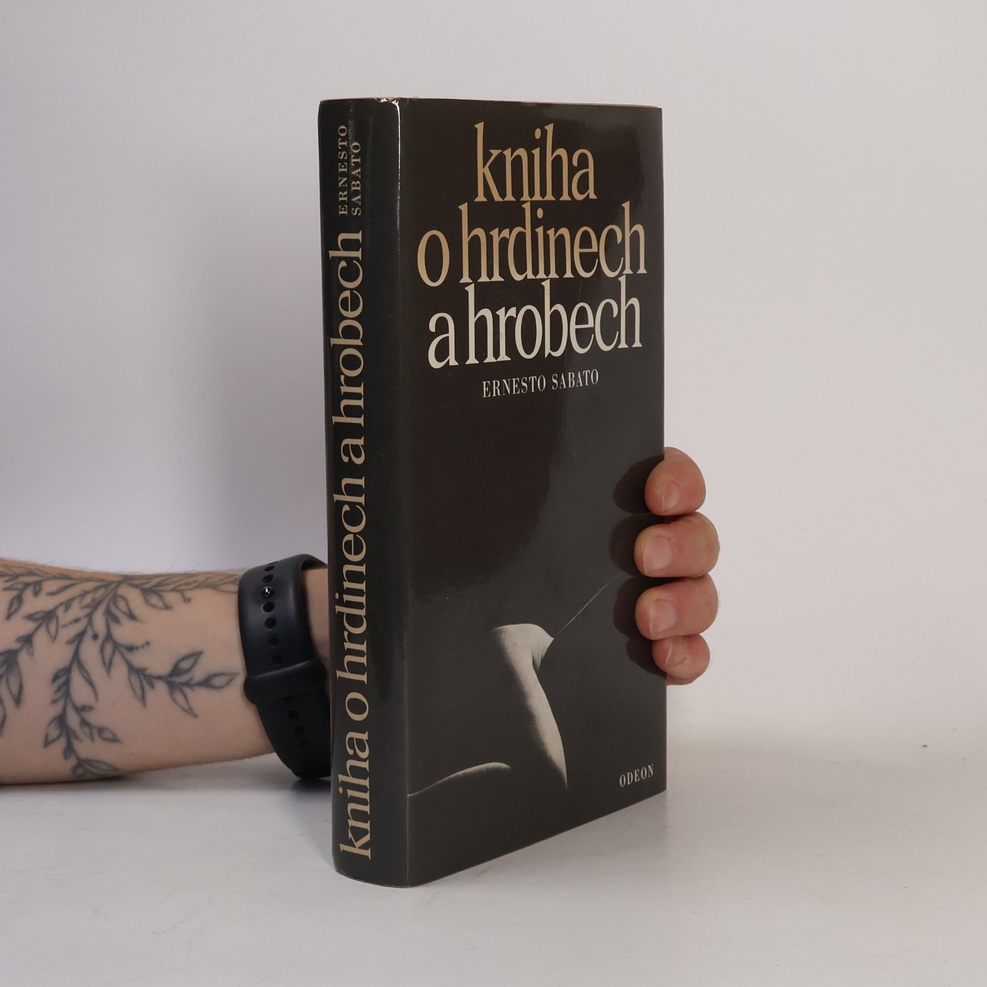 Ernesto Sabato Kniha o hrdinech a hrobech