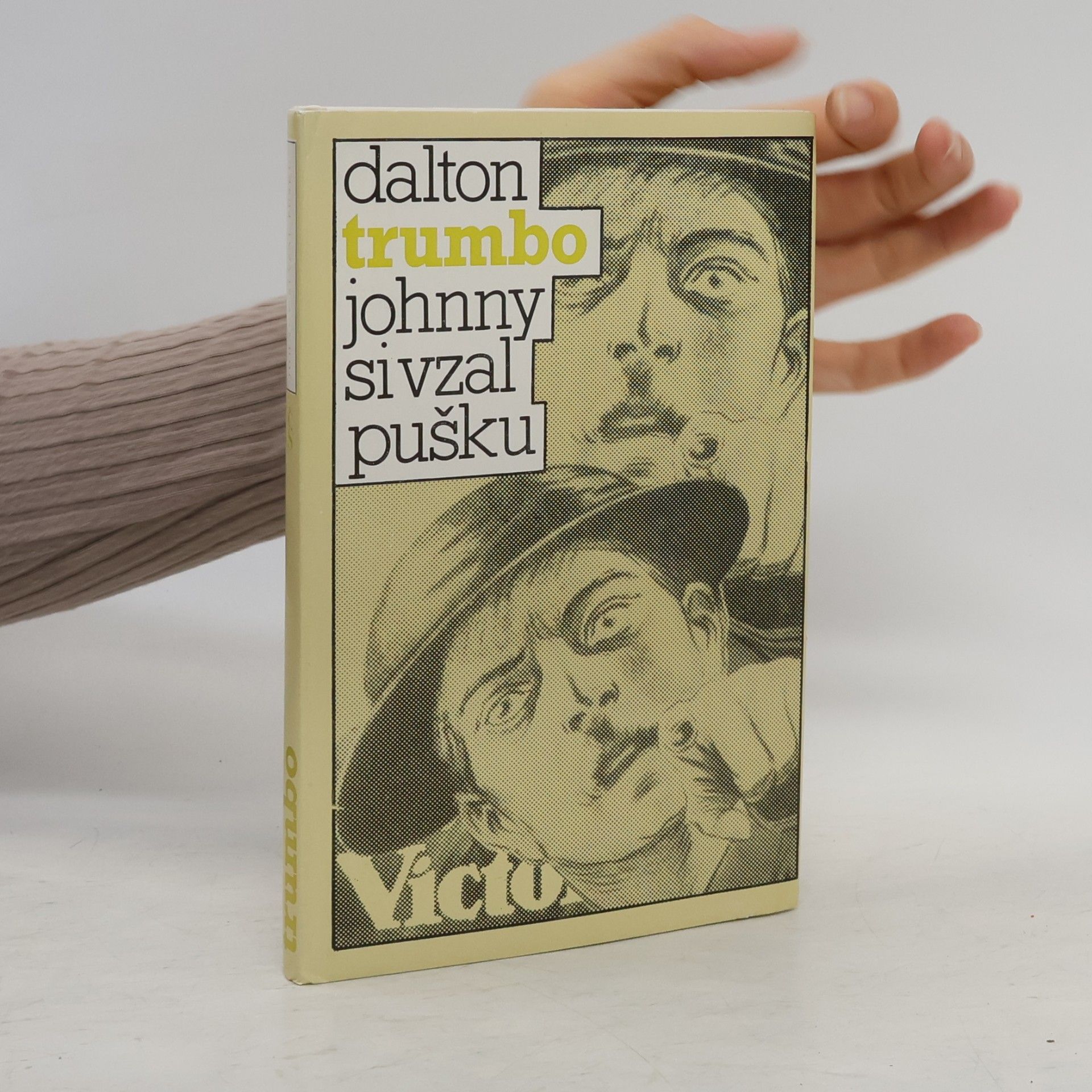 Dalton Trumbo Johnny si vzal pušku