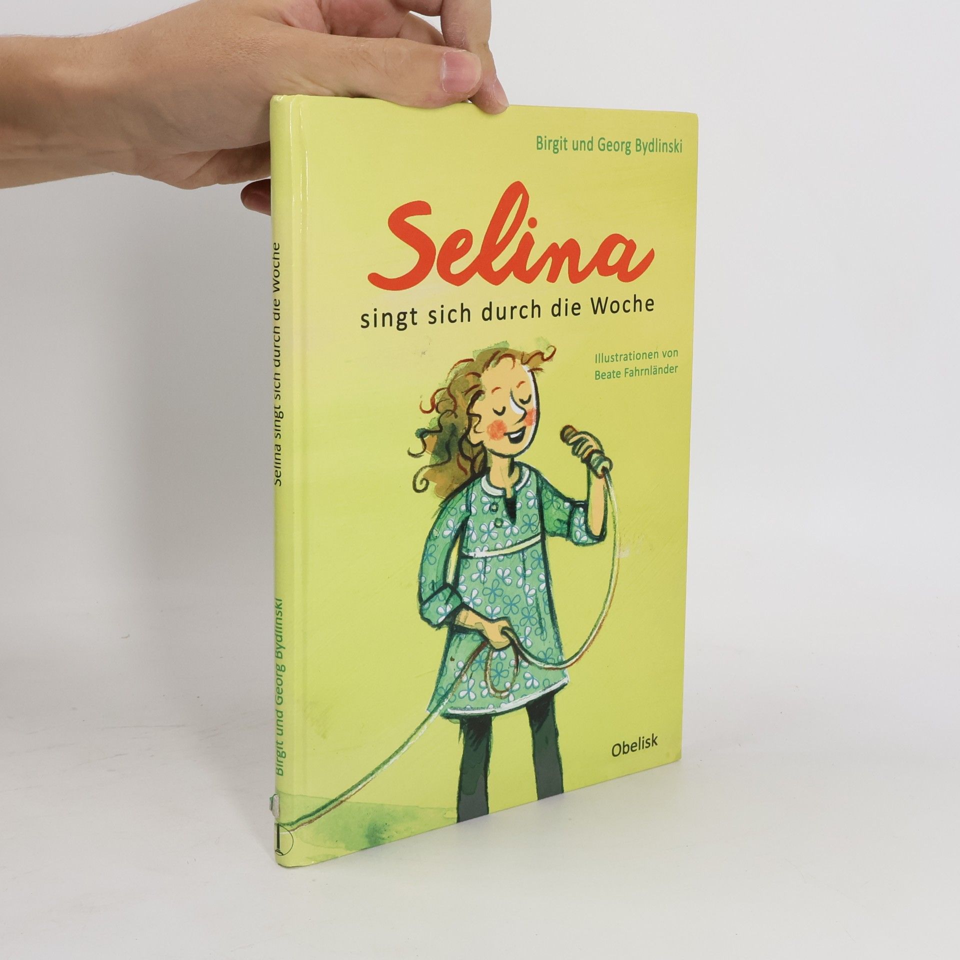 Selina singt sich durch die Woche