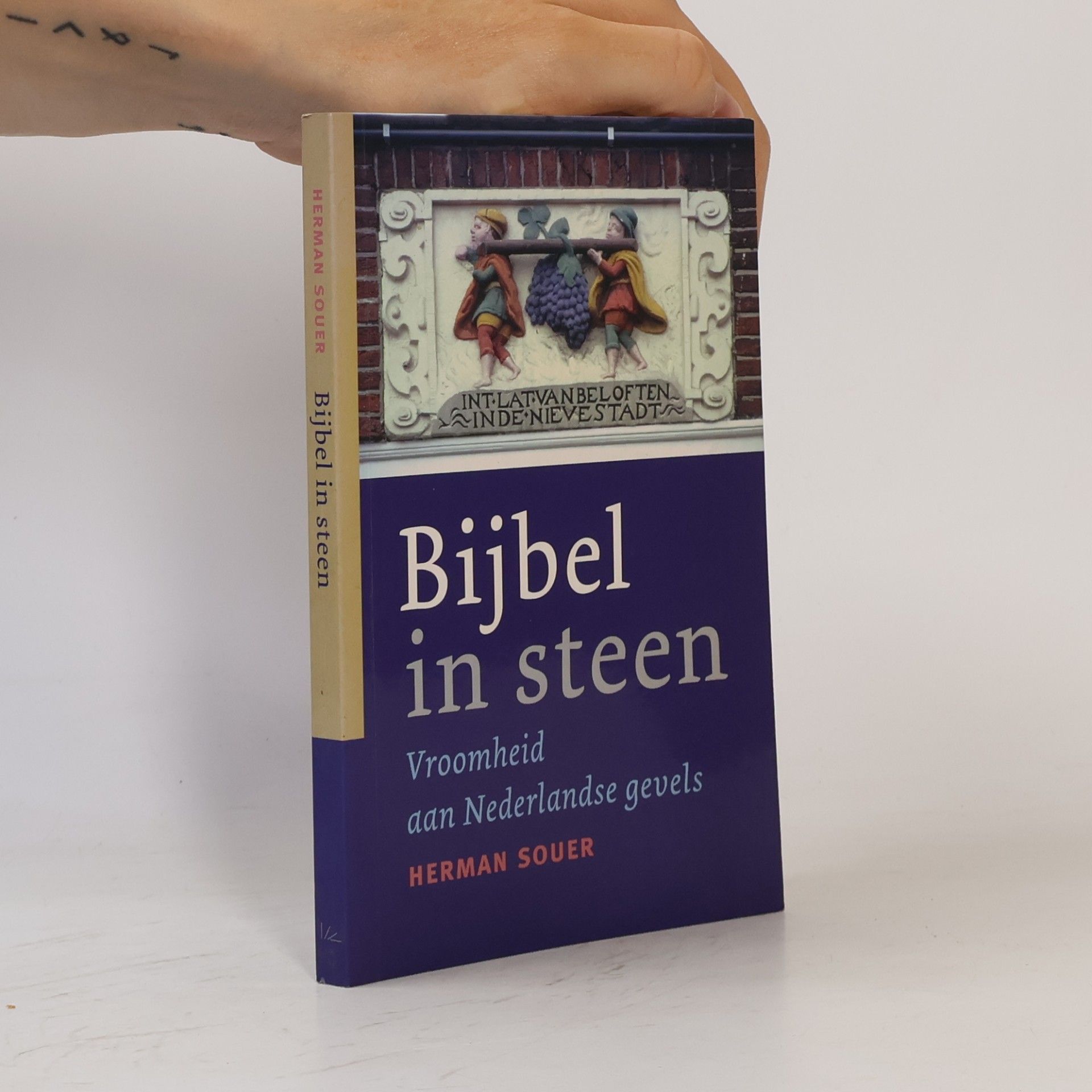 Bijbel in steen