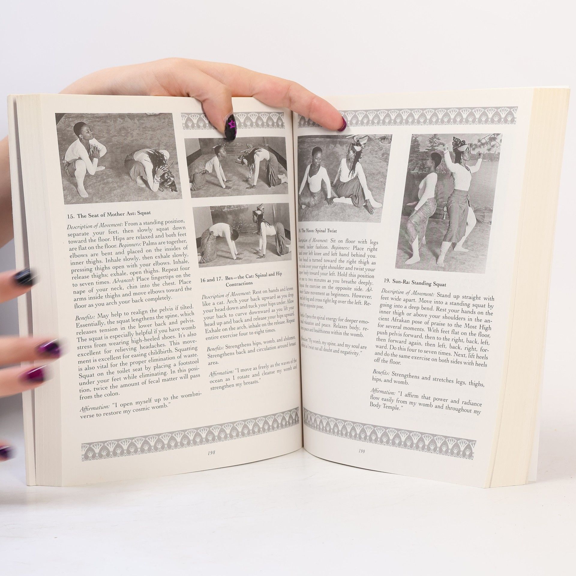 Queen Afua Sacred Woman : A Guide to Healing the Feminine Body, Mind and Spirit