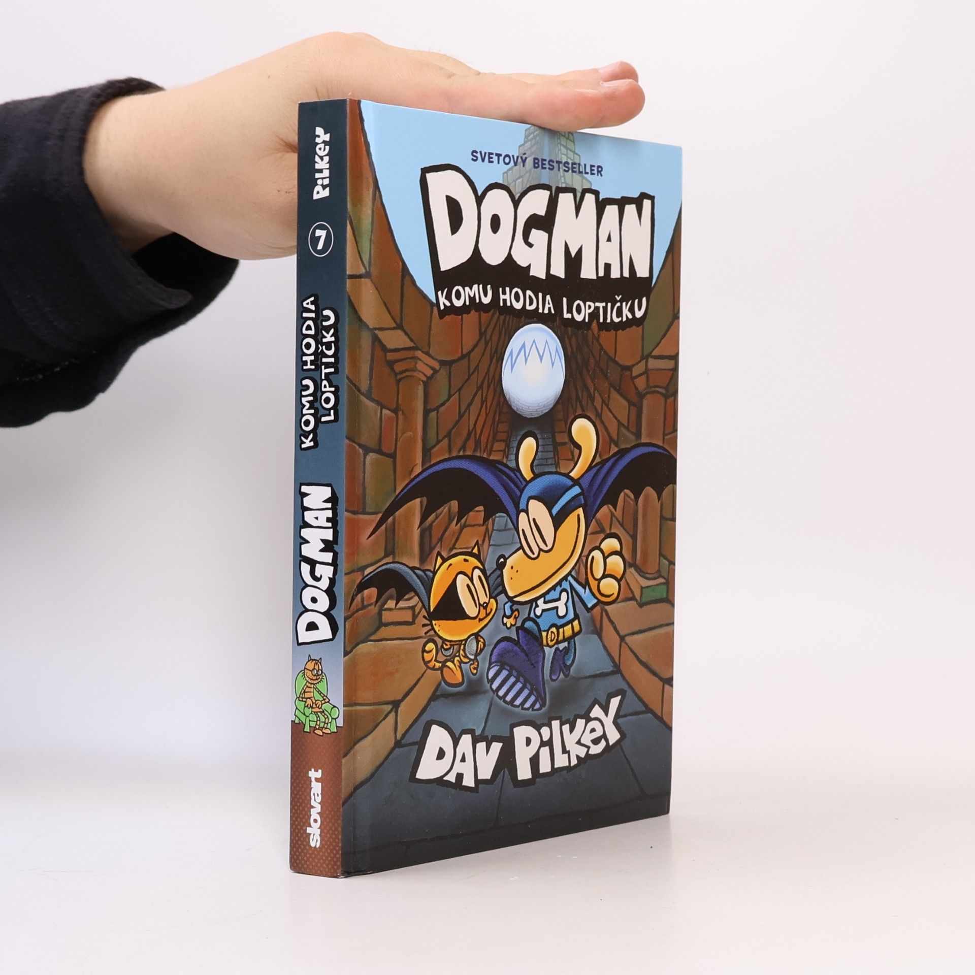 Dav Pilkey Dogman. Komu hodia loptičku