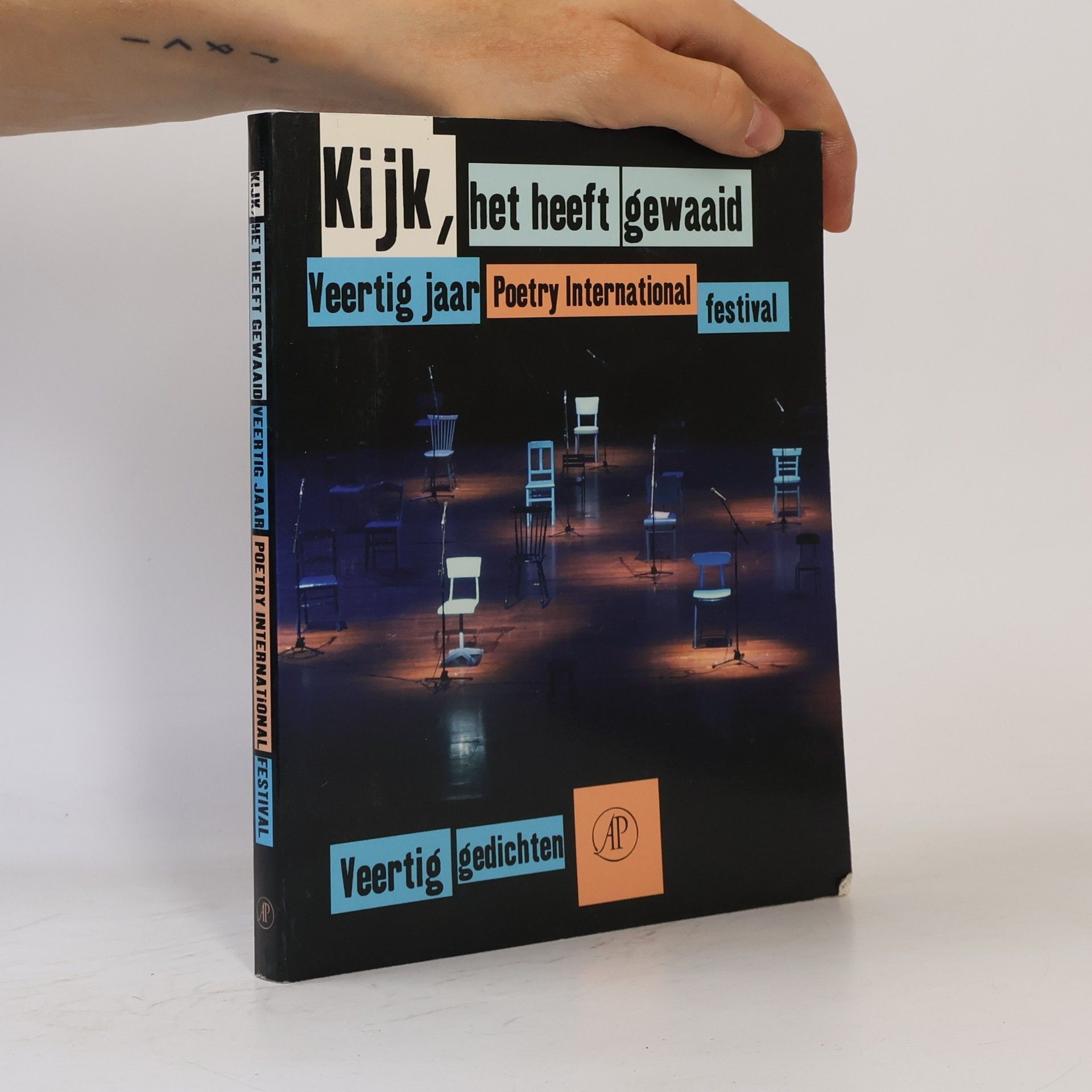 Kolektiv autorů Kijk, het heeft gewaaid / druk 1: Veertig jaar Poetry International Festival in veertig gedichten