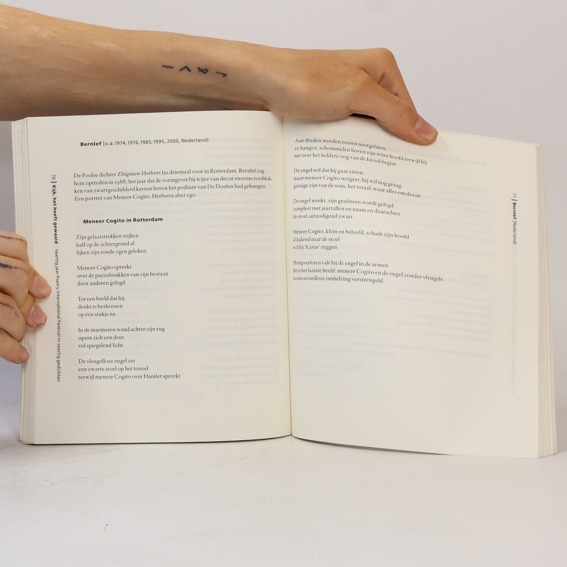 Kijk, het heeft gewaaid / druk 1: Veertig jaar Poetry International Festival in veertig gedichten