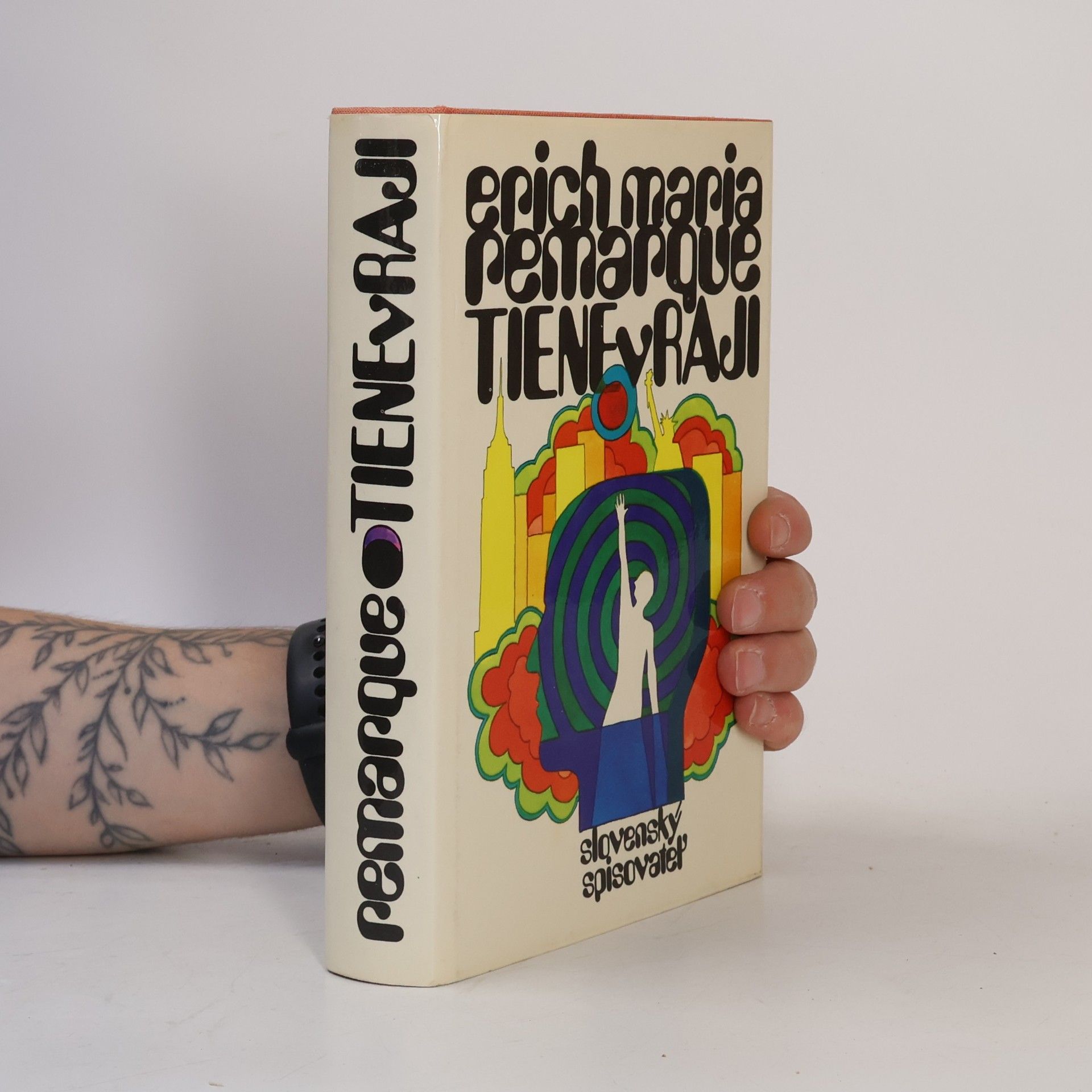 Erich Maria Remarque Tiene v raji