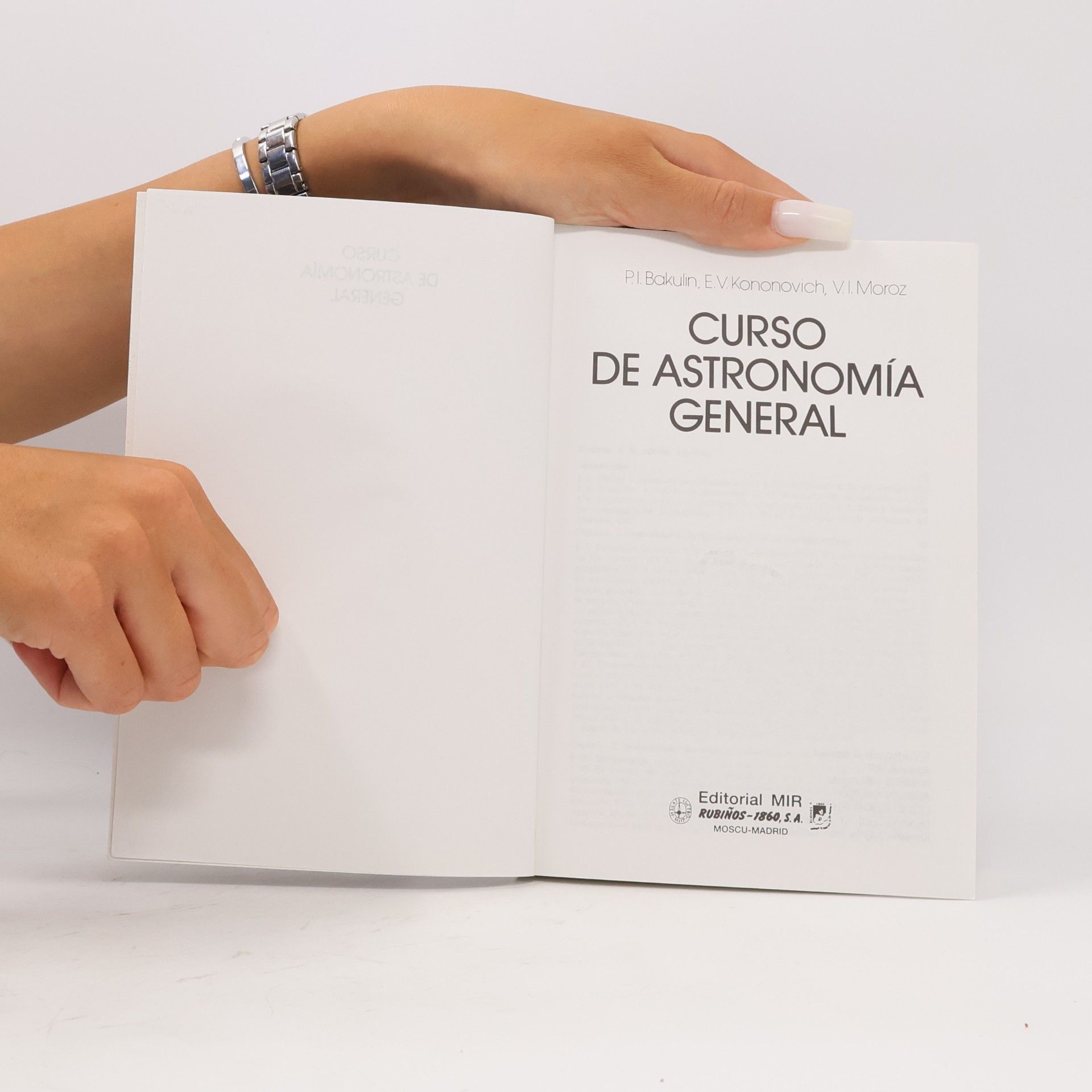 Pavel Ivanovich Bakulin Fondos Distribuidos: Curso Astronomía General