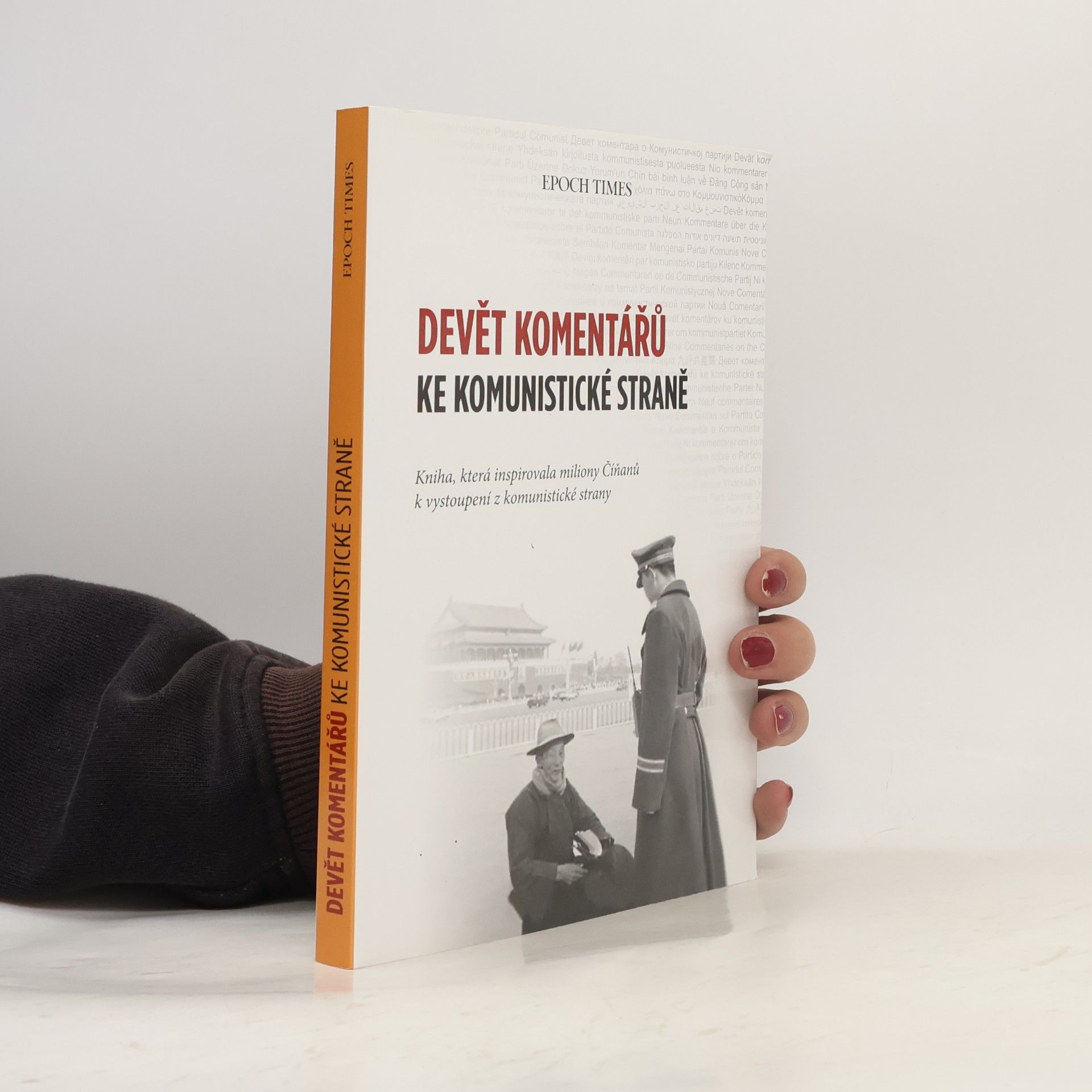 Kolektiv autorů Devět komentářů ke komunistické straně