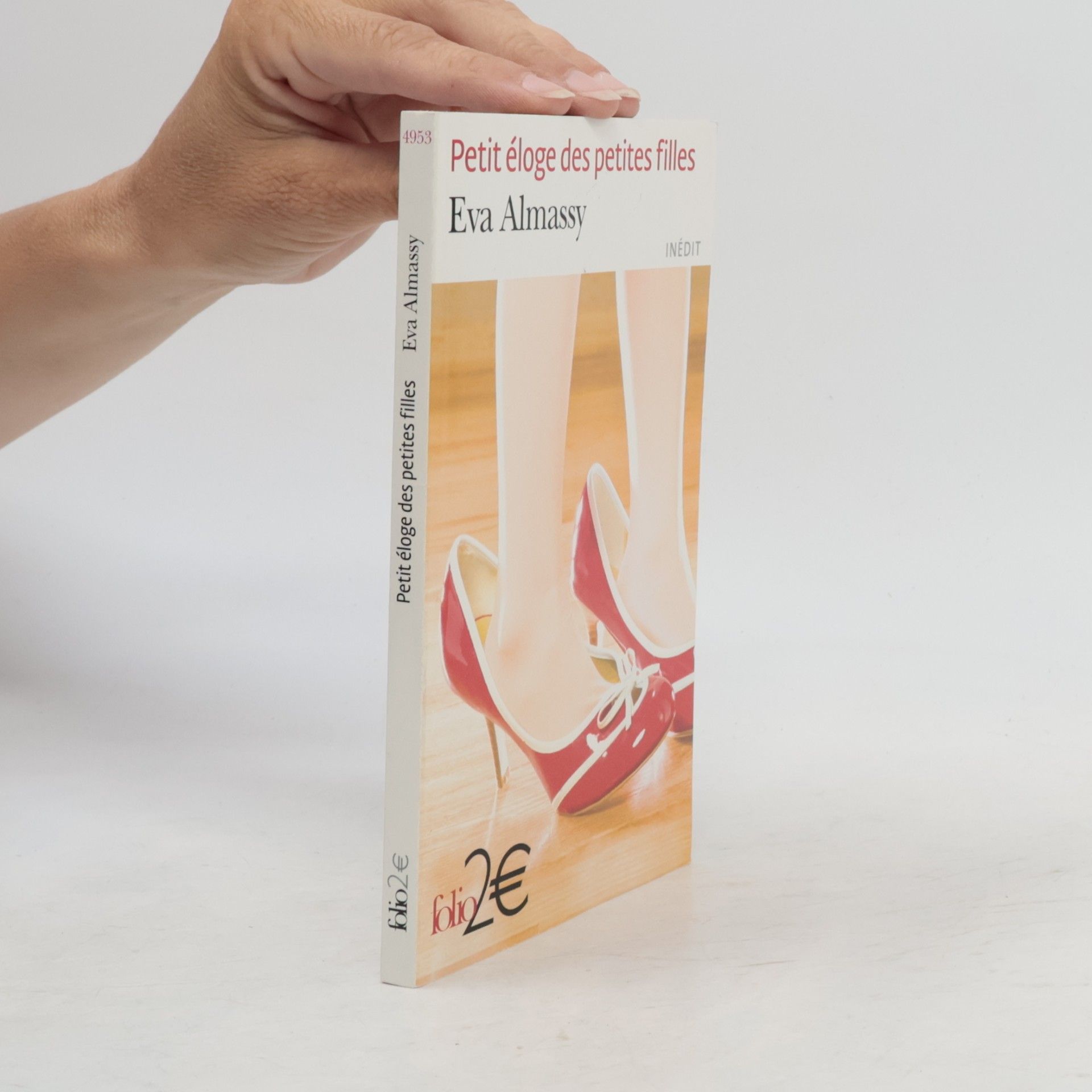 Eva Almássy Folio: Petit éloge des petites filles