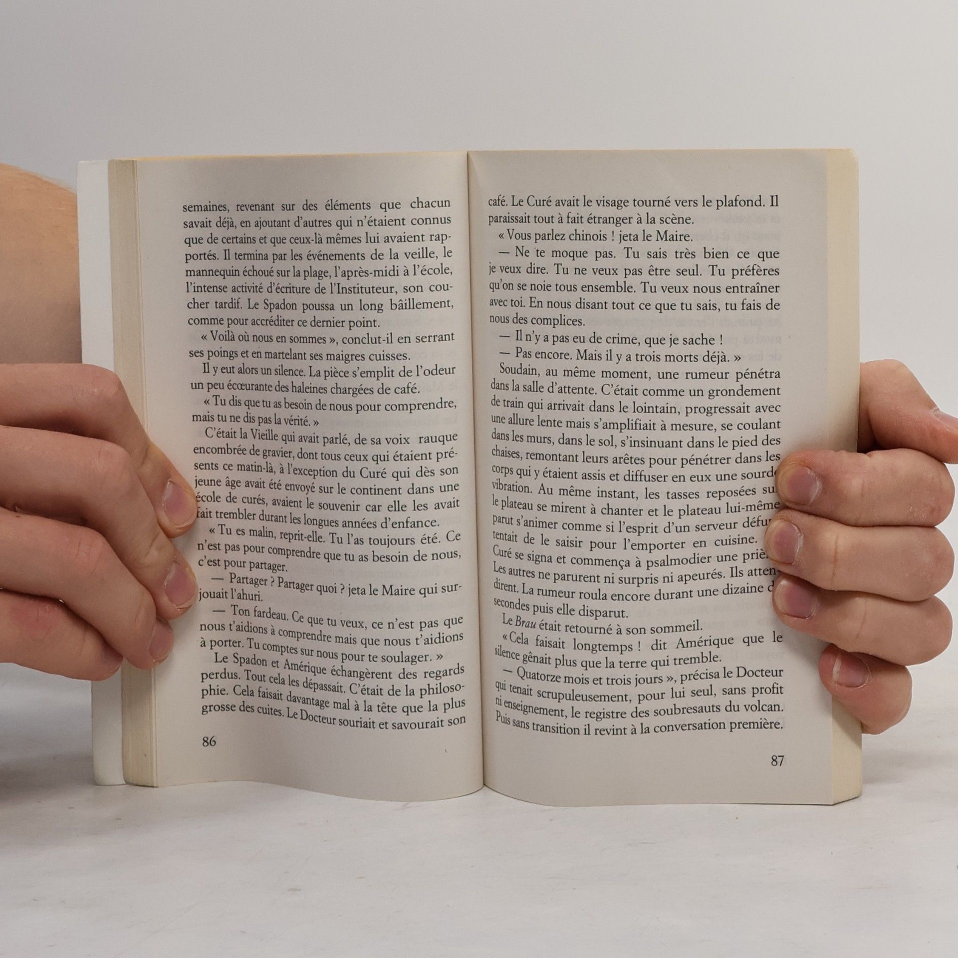 Philippe Claudel Le Livre de Poche: L'Archipel du Chien