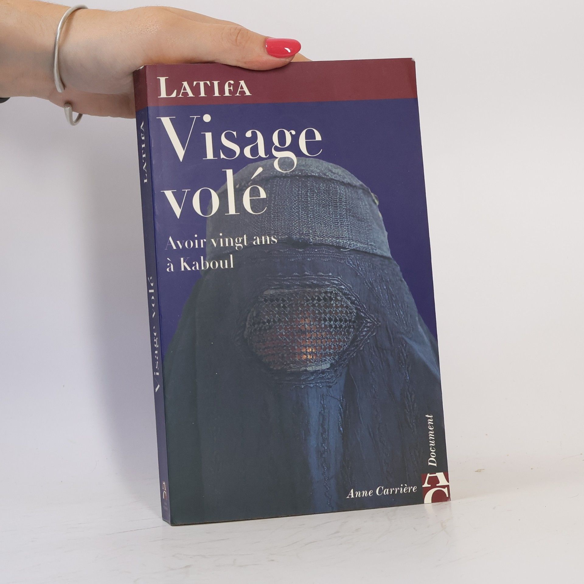 Latifa Visage volé
