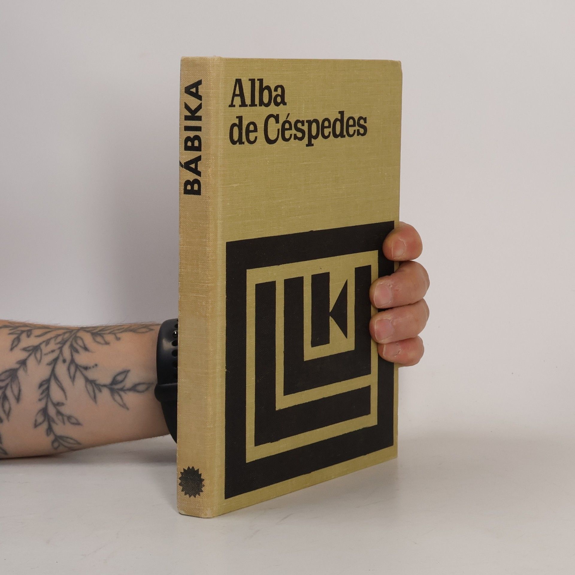 Alba De Céspedes Bábika