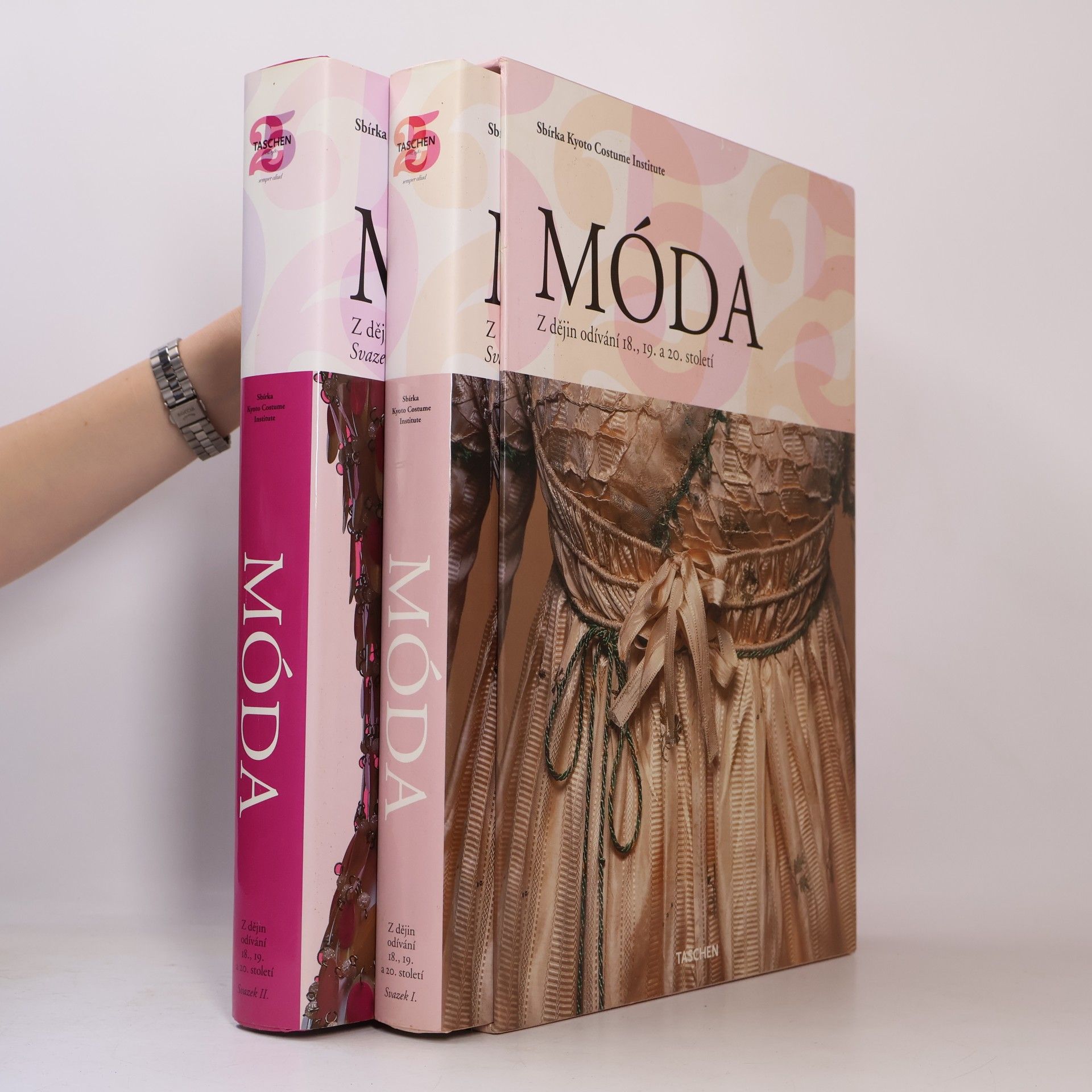 Various authors Móda: Z dějin odívání 18., 19. a 20. století