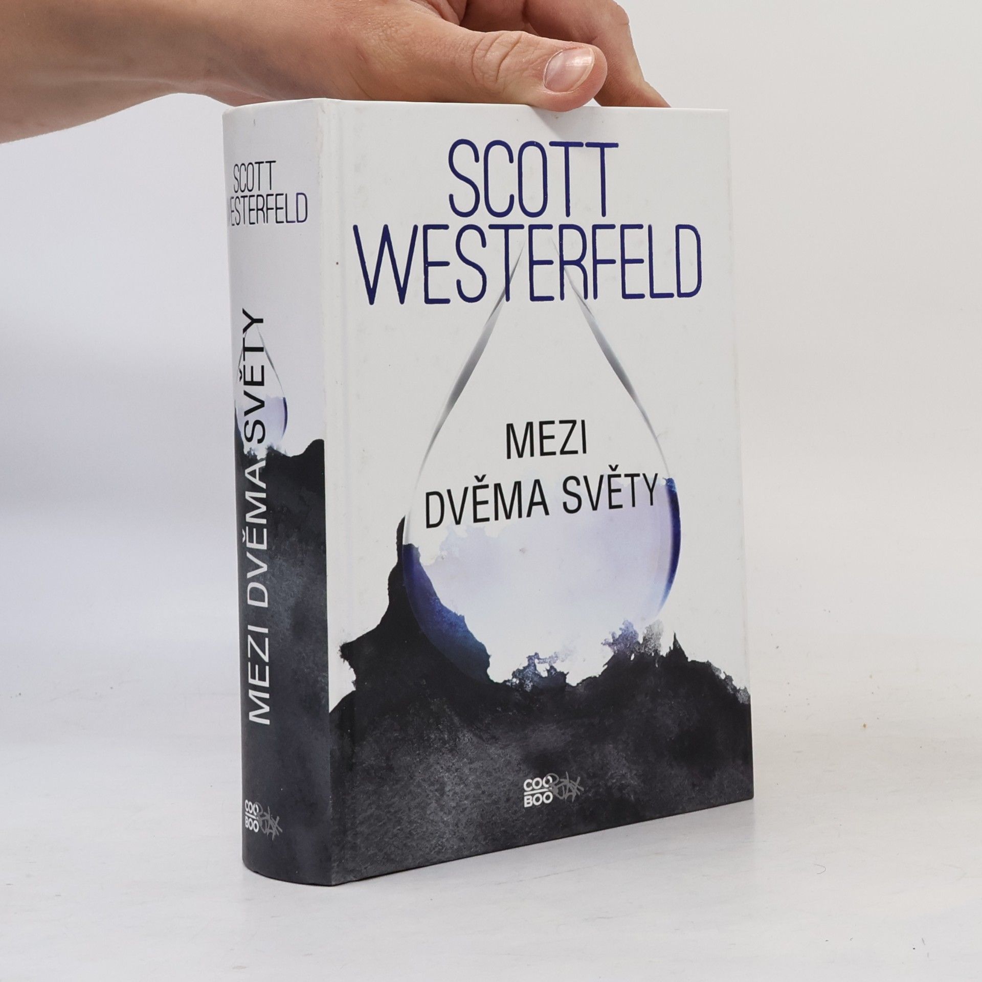 Scott Westerfeld Mezi dvěma světy