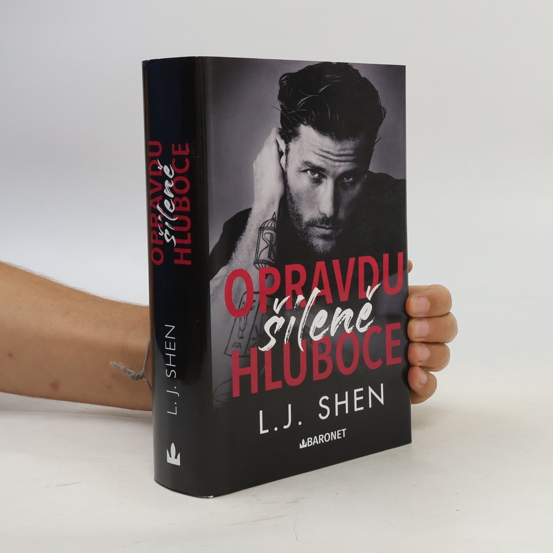 L. J. Shen Opravdu šíleně hluboce