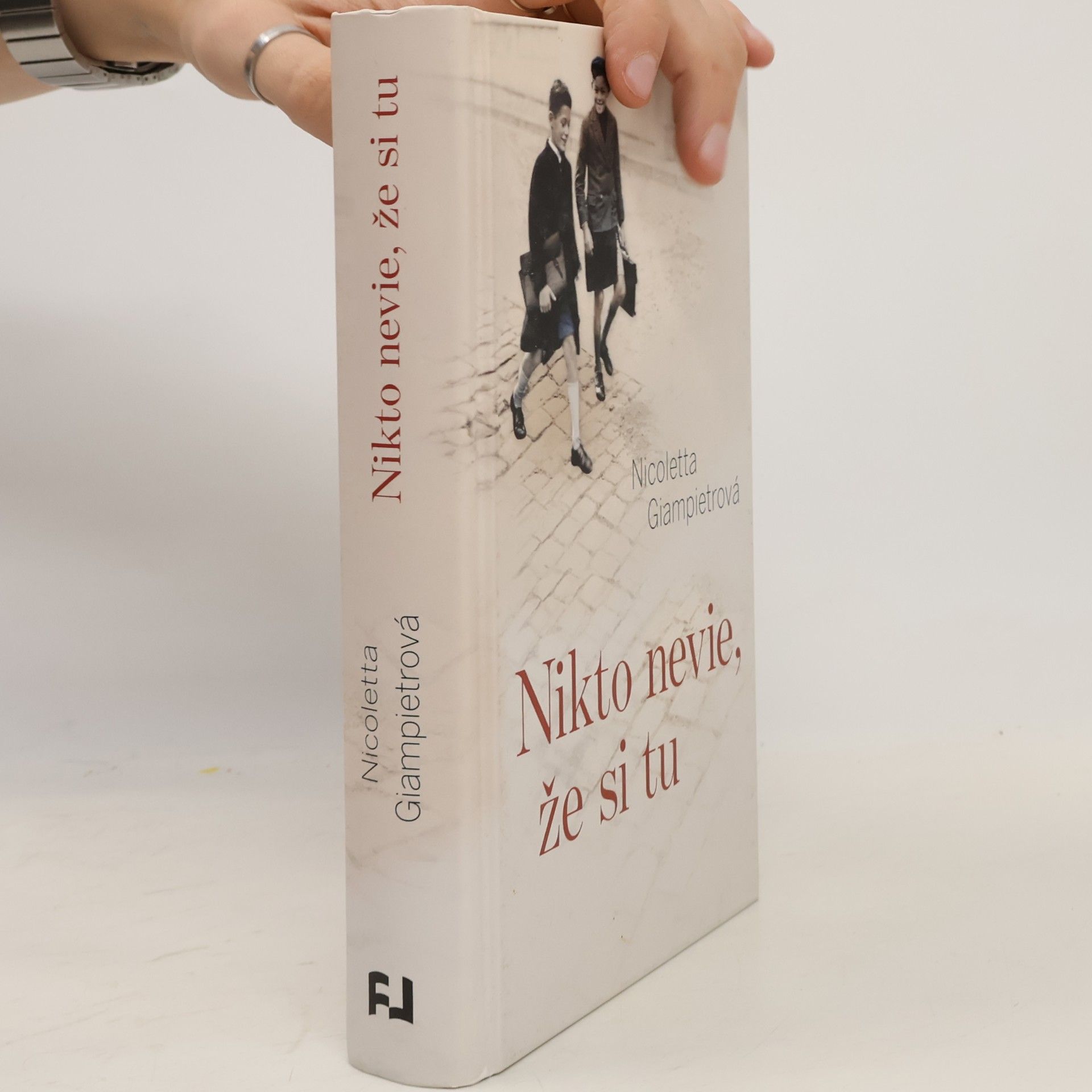 Nicoletta Giampietro Nikto nevie, že si tu