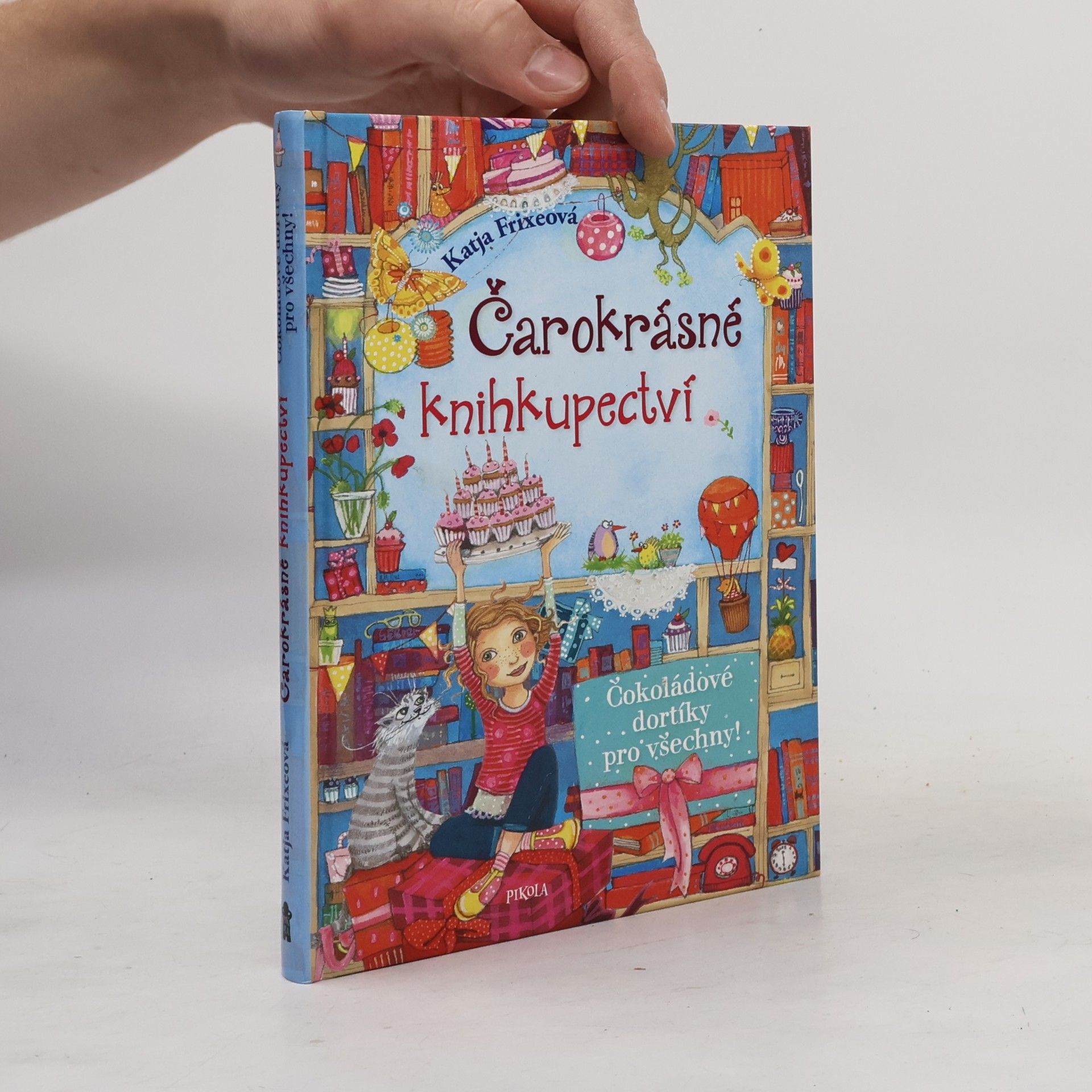 Katja Frixe Čarokrásné knihkupectví. Čokoládové dortíky pro všechny!