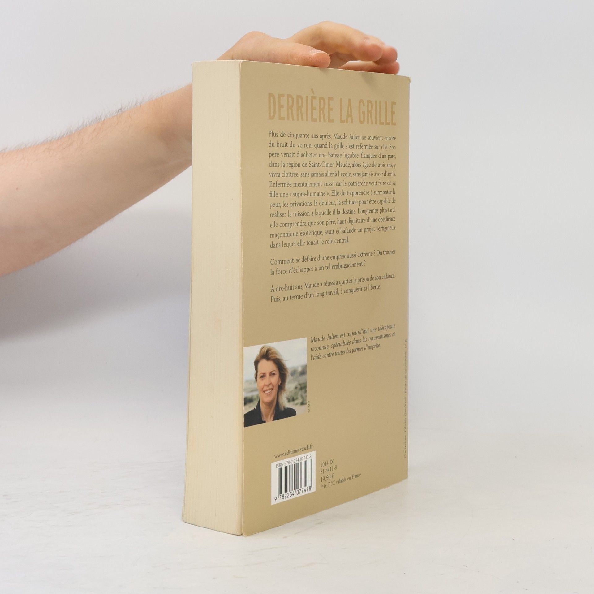 Maude Julien Essais - Documents: Derriere la grille