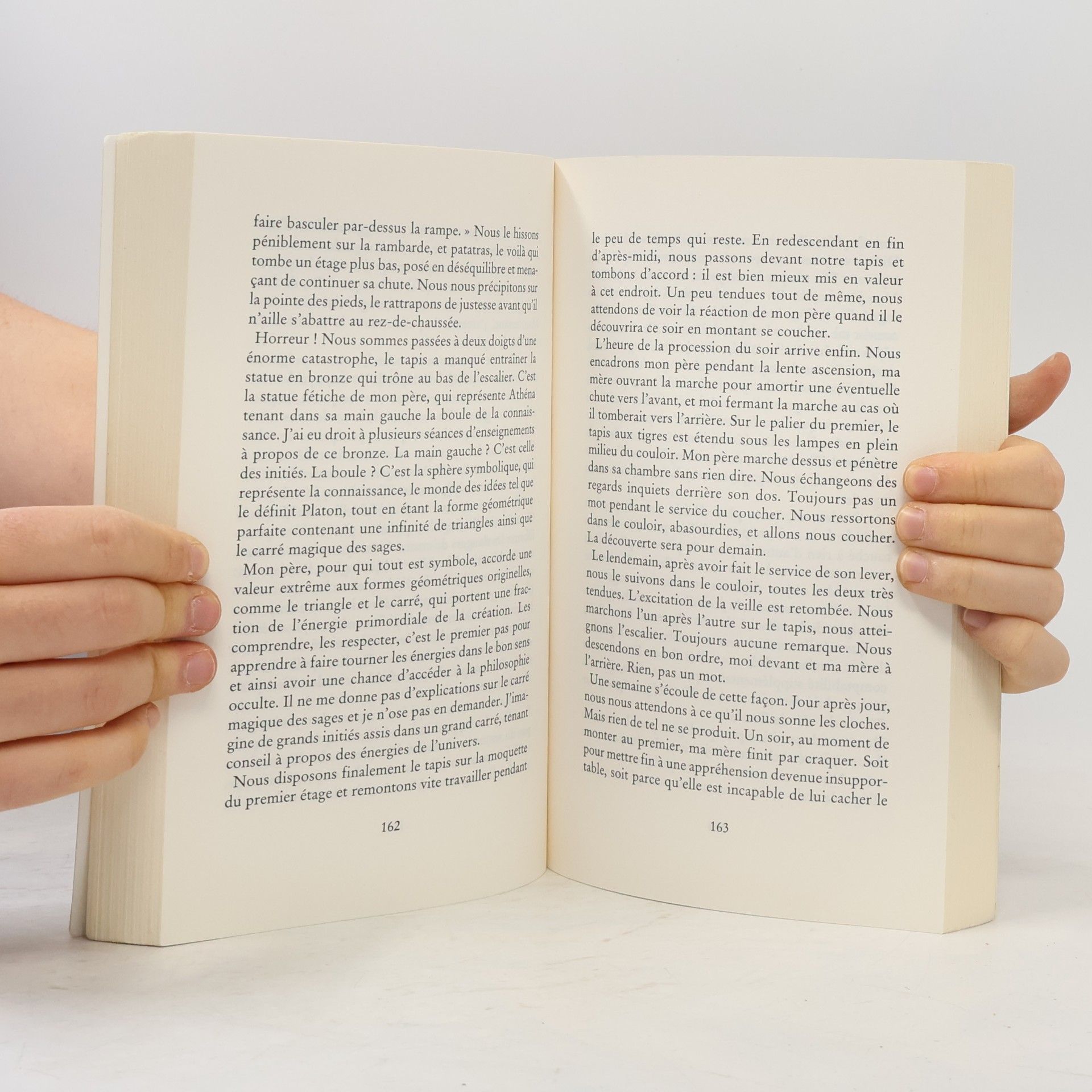 Maude Julien Essais - Documents: Derriere la grille
