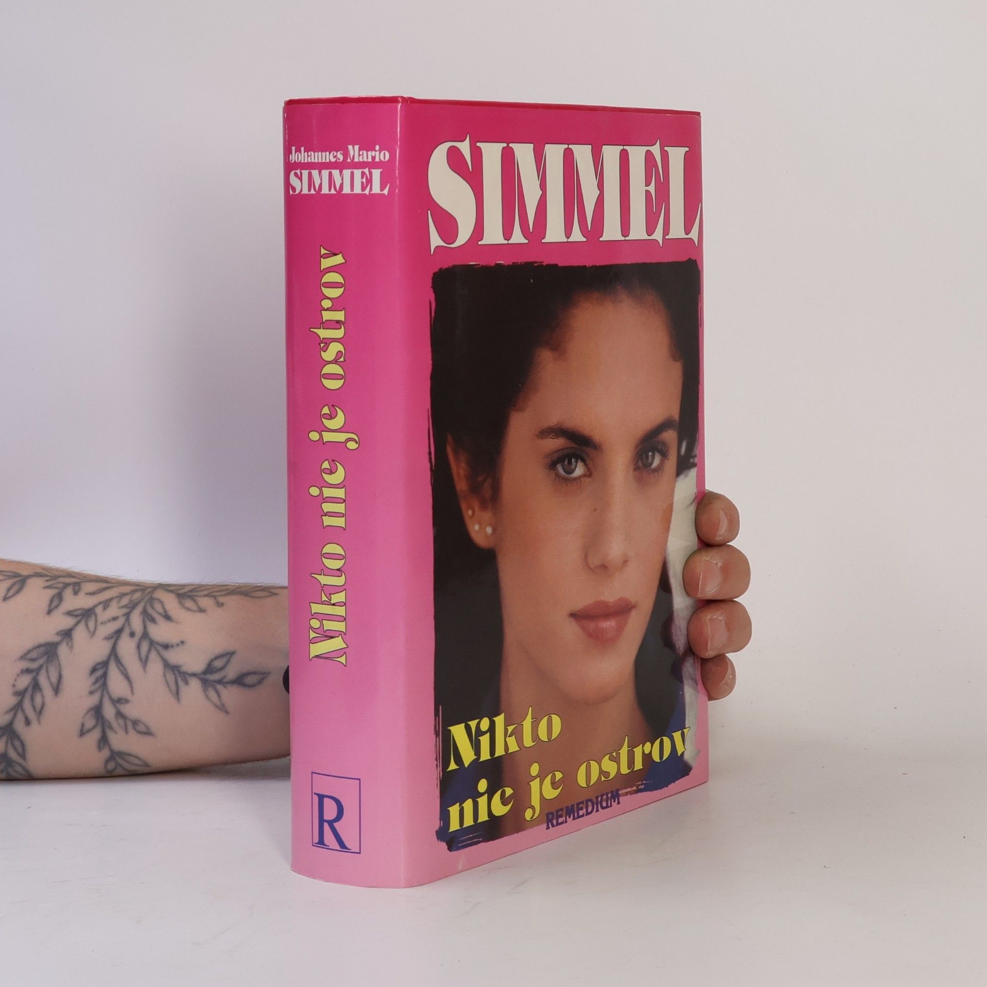 Johannes Mario Simmel Nikto nie je ostrov