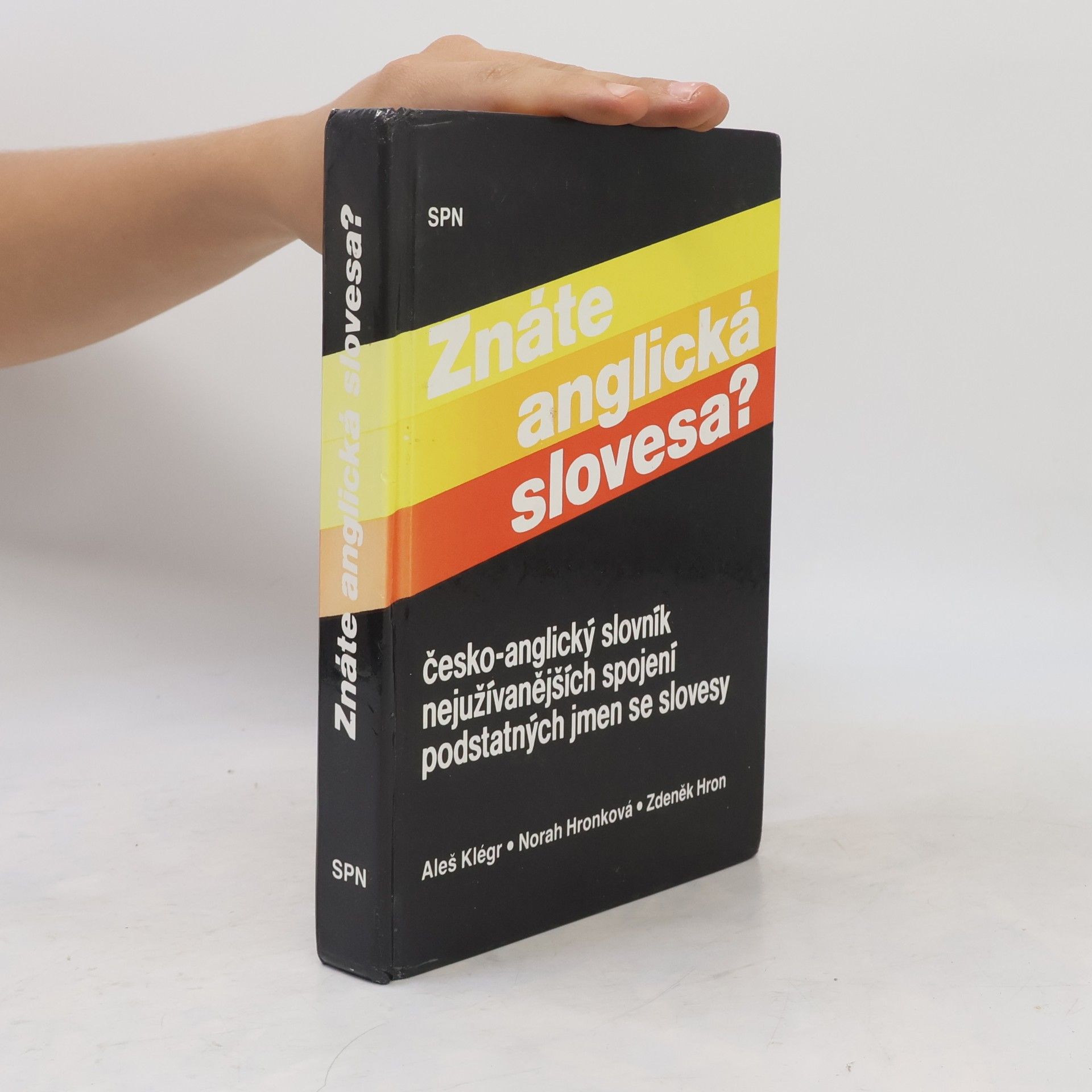 Aleš Klégr Znáte anglická slovesa? Česko-anglický slovník nejužívanějších spojení podstatných jmen se slovesy.