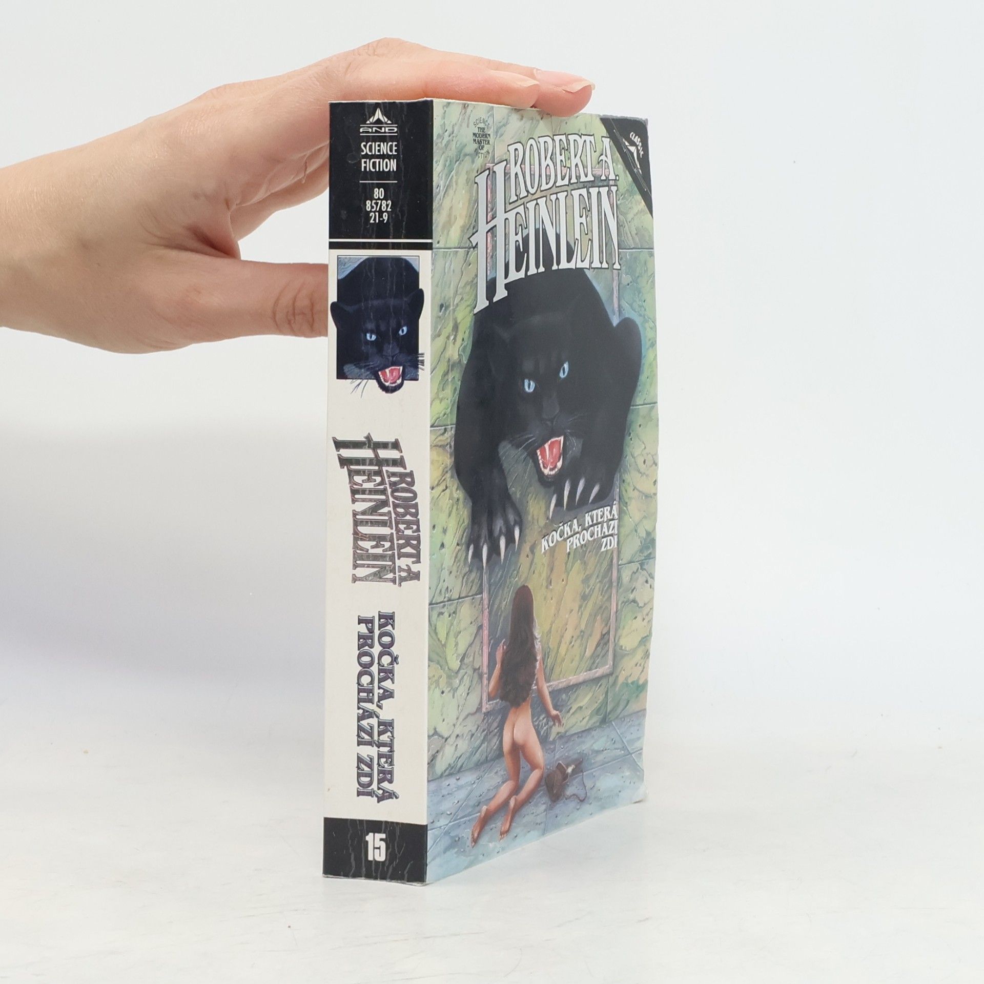 Robert A. Heinlein Kočka, která prochází zdí