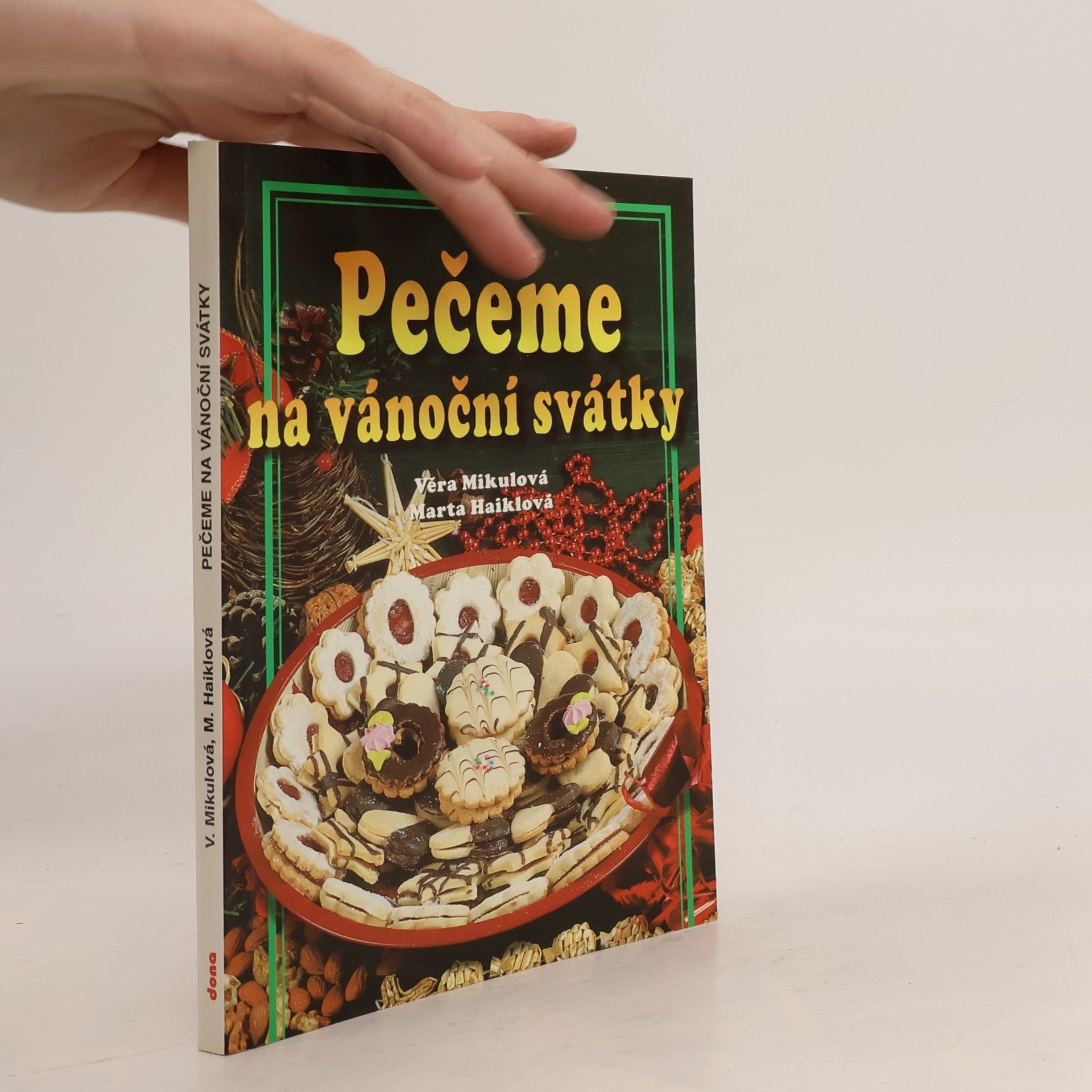 Věra Mikulová Pečeme na vánoční svátky