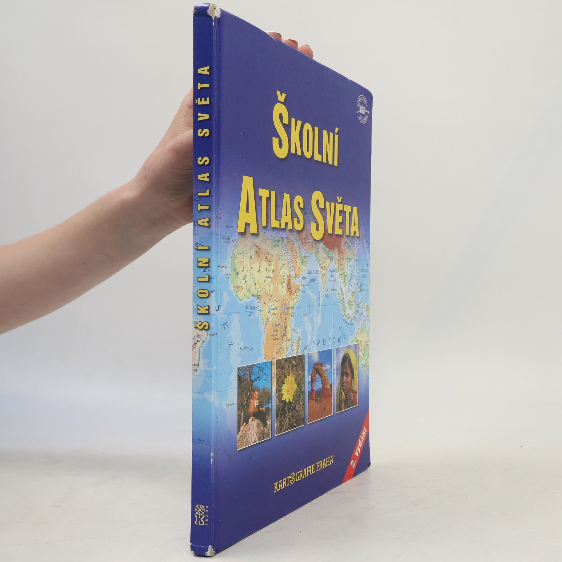 Collectif d'auteurs Školní atlas světa