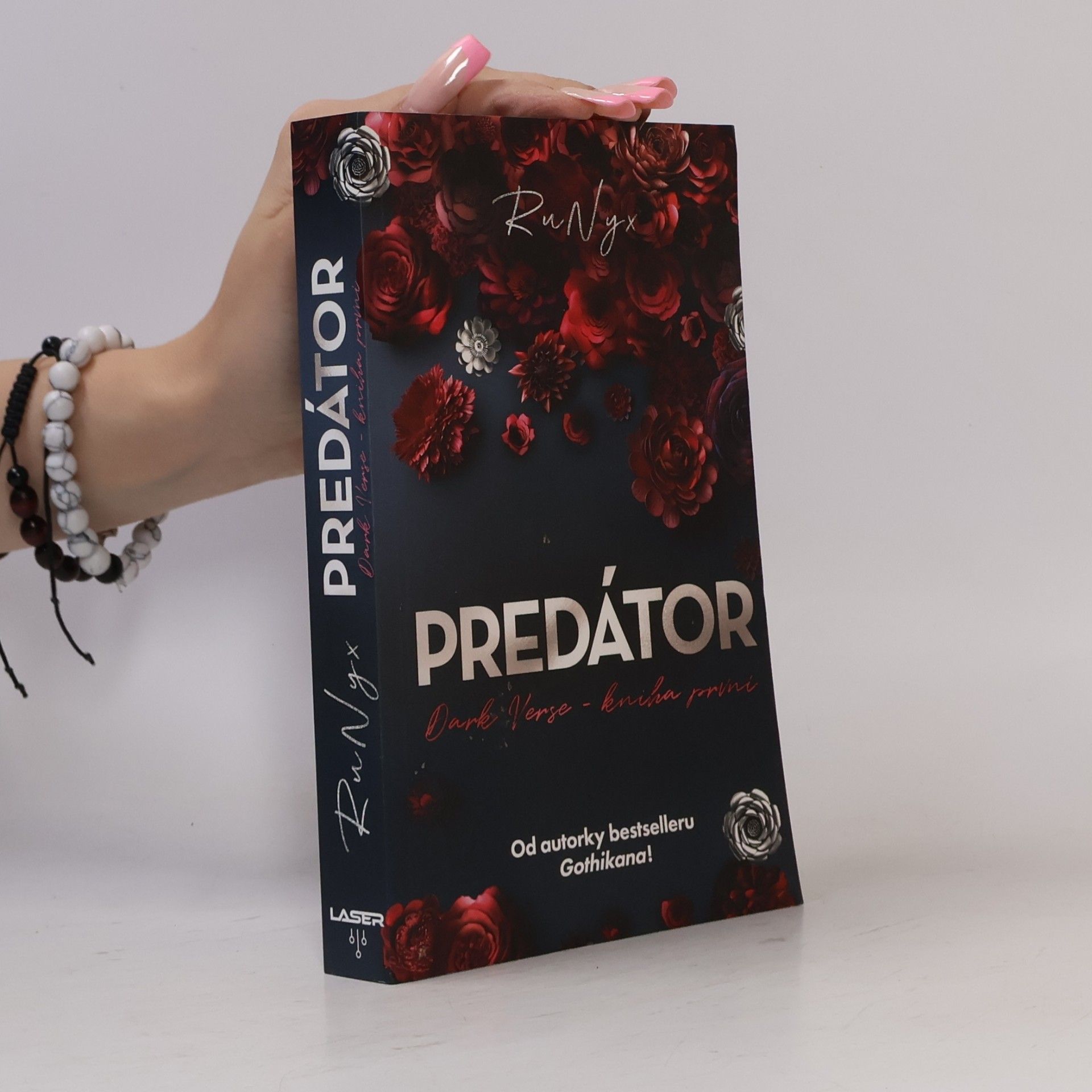 Aleš Procházka Dark Verse. Kniha první, Predátor