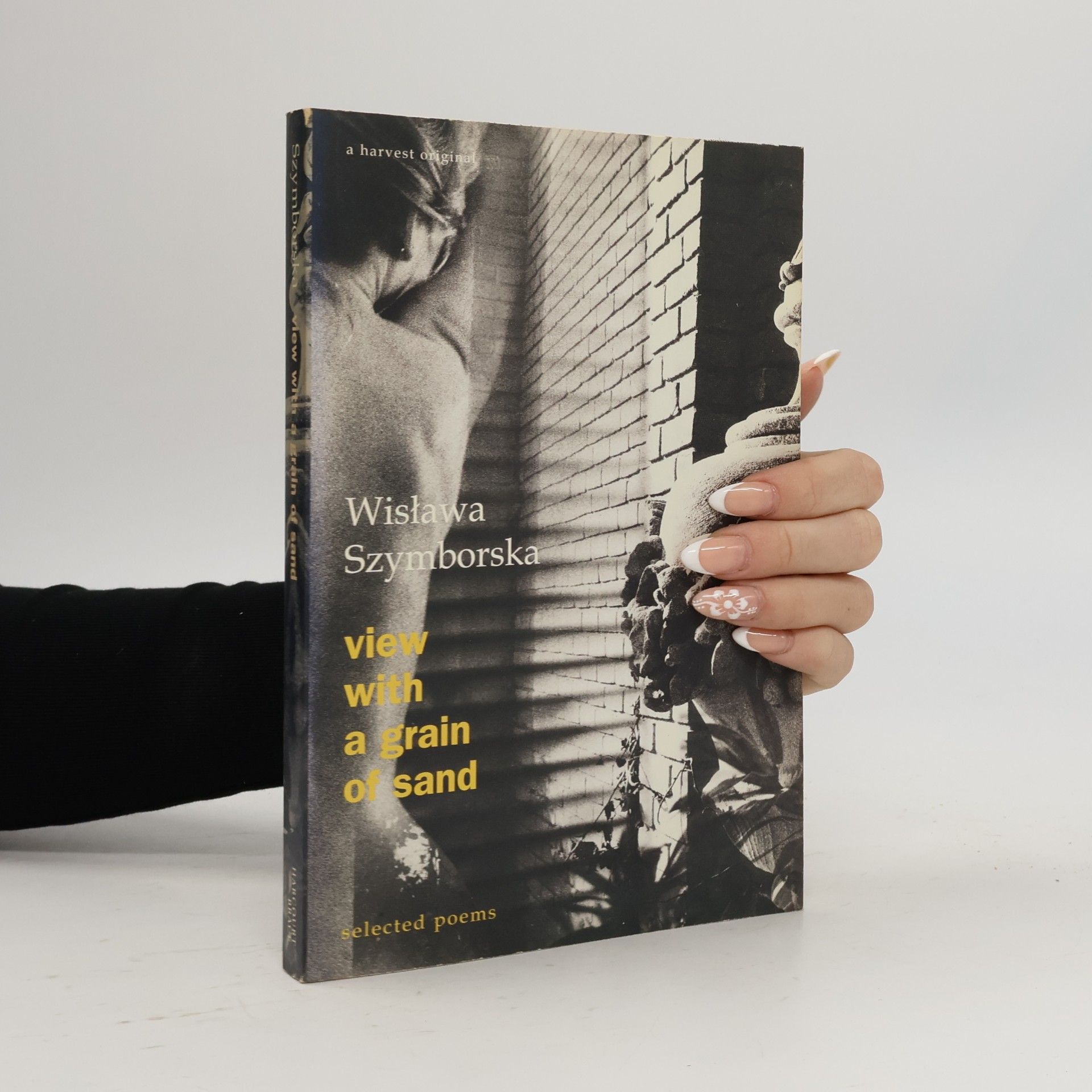 Wisława Szymborska View with a Grain of Sand: Selected Poems